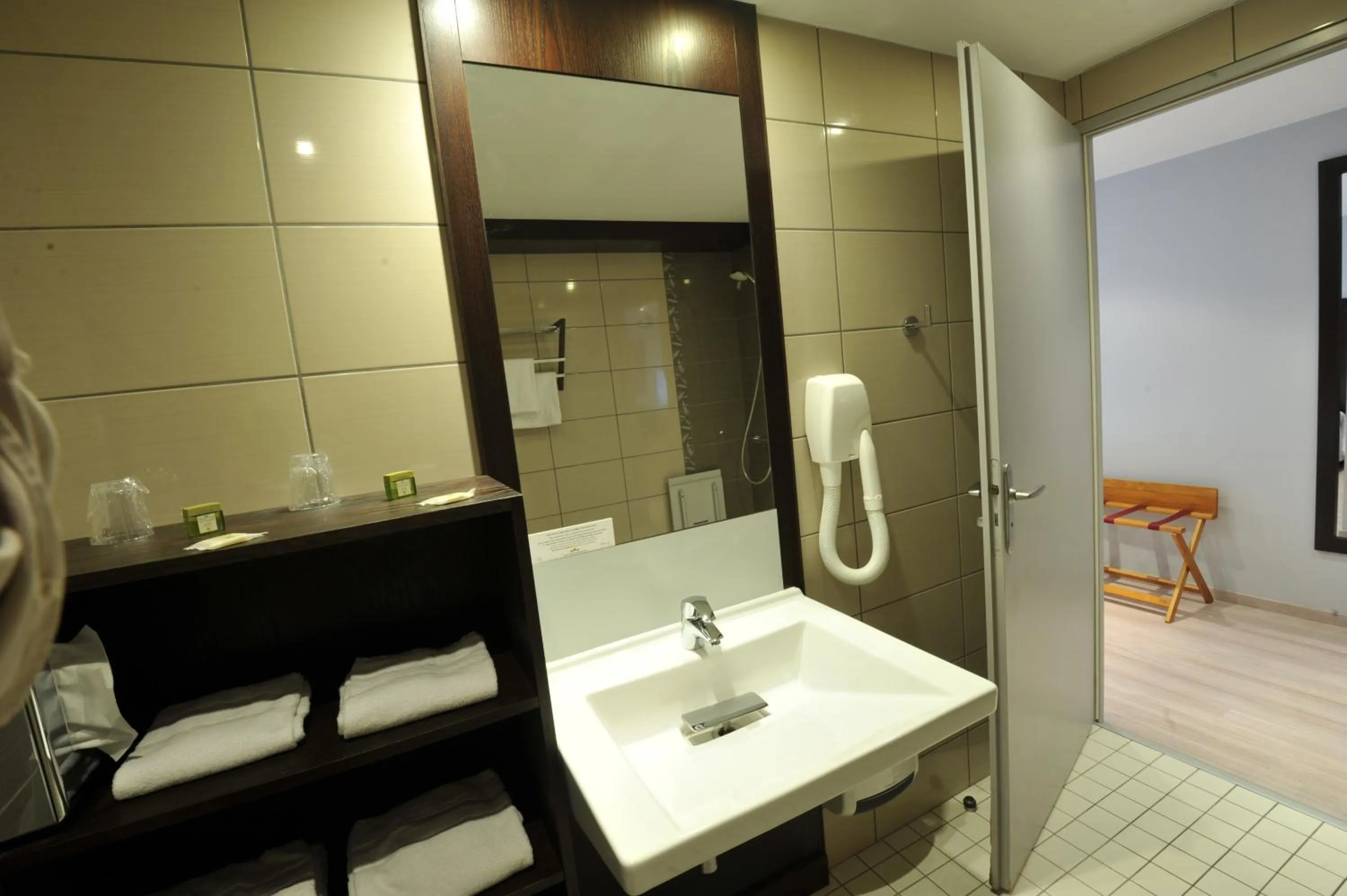 Bathroom in Logis Cottage Hotel