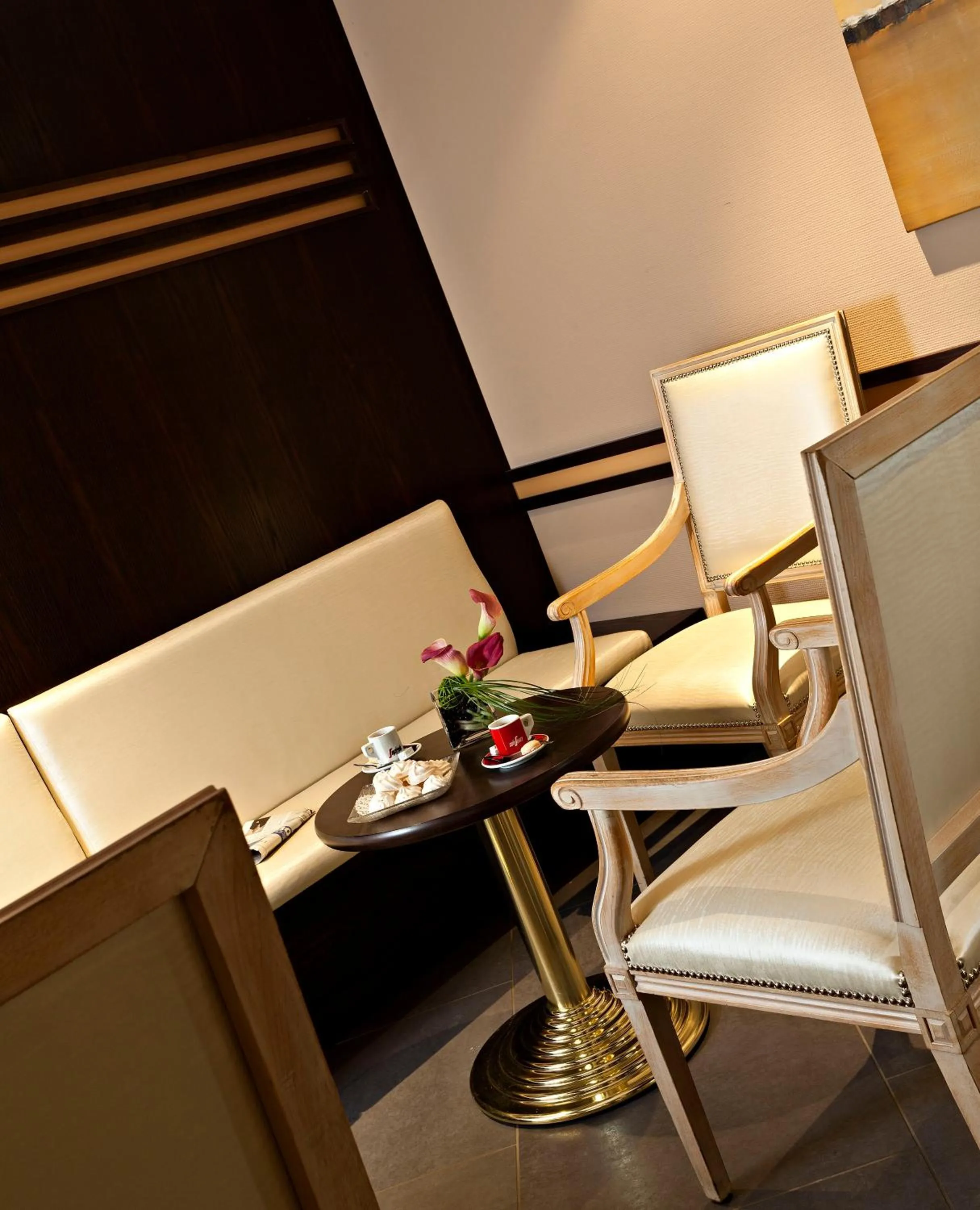 Lounge or bar in Logis Cottage Hotel