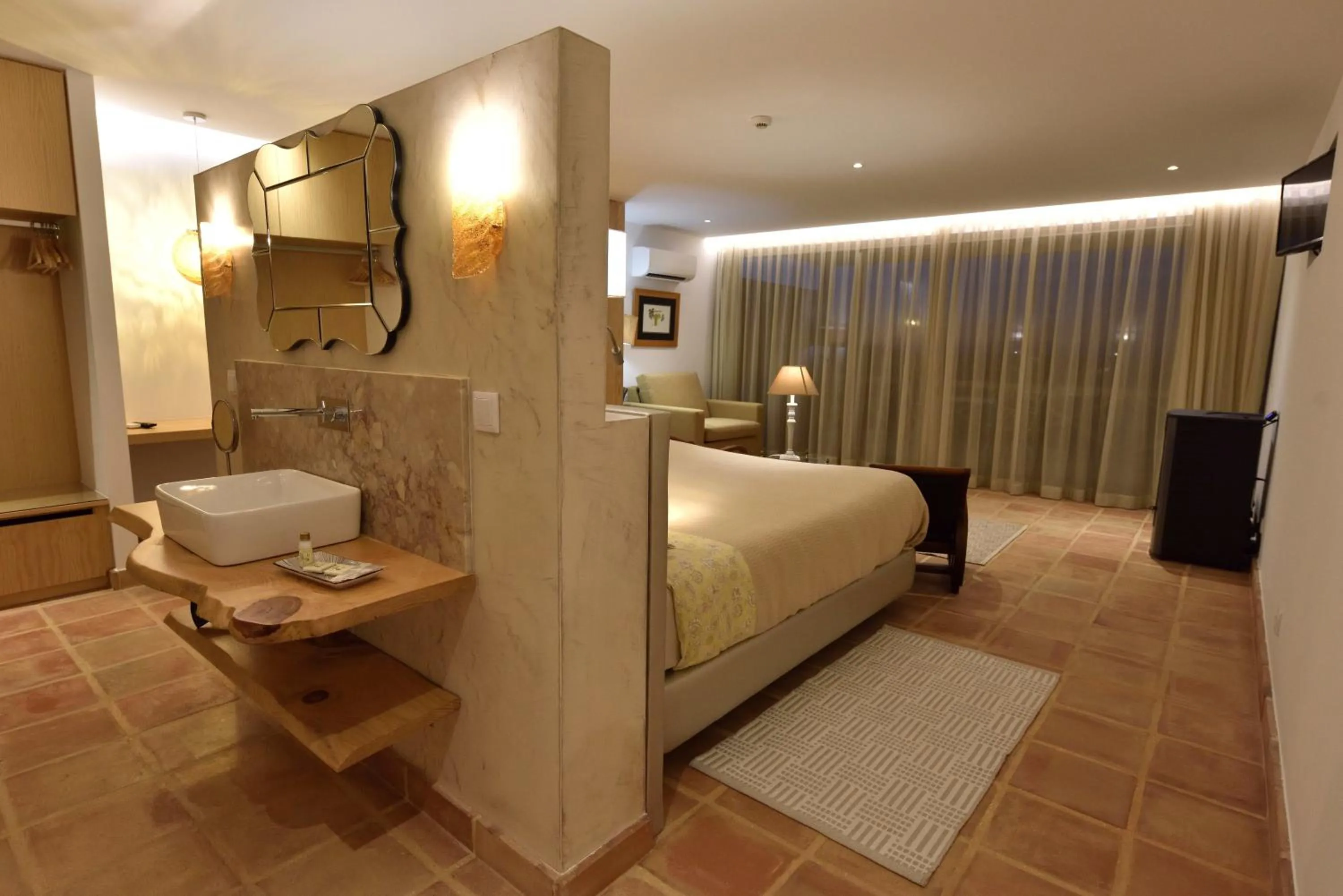 Bathroom, Bed in A Serenada Enoturismo
