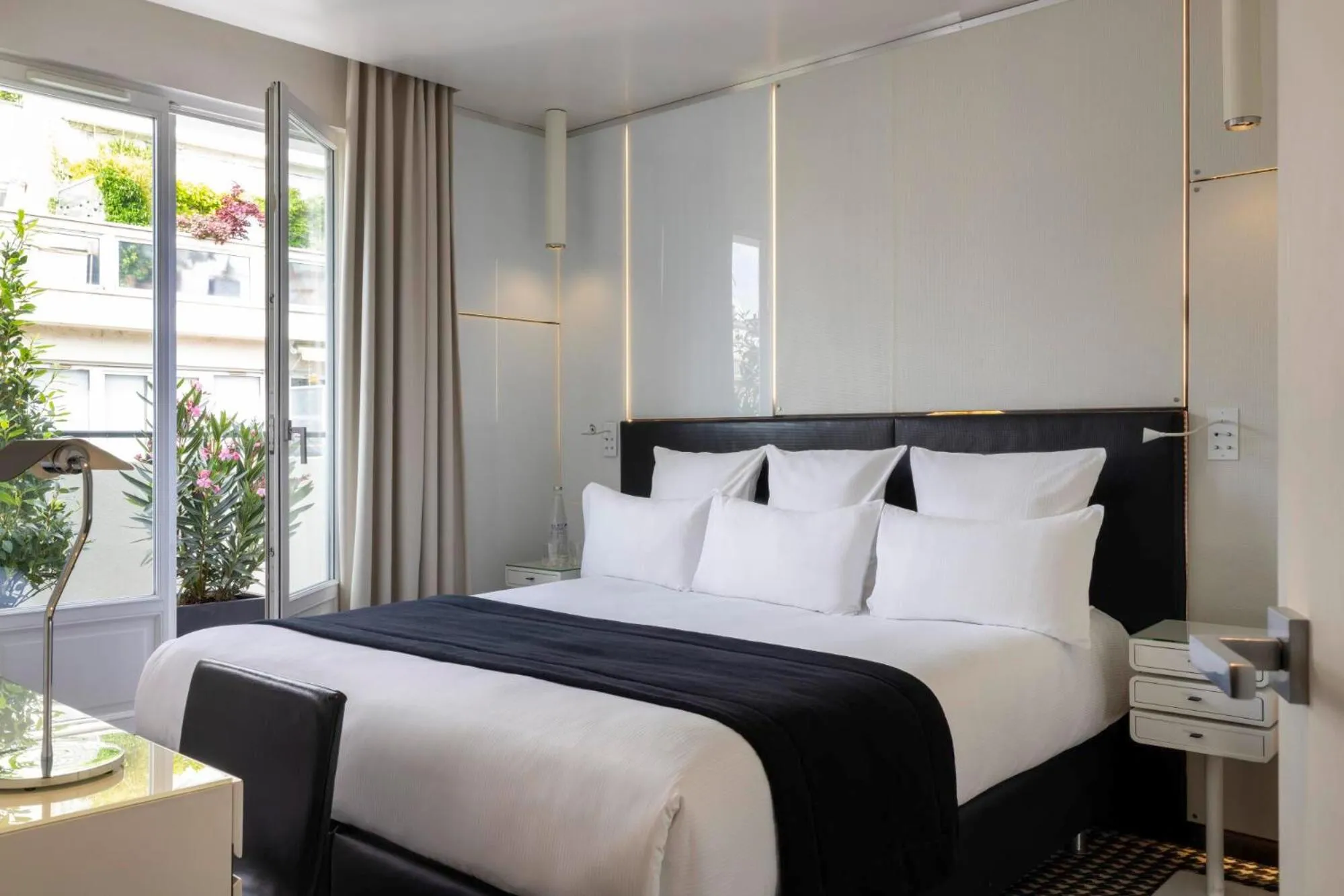 Bedroom, Bed in Hôtel Félicien & Spa