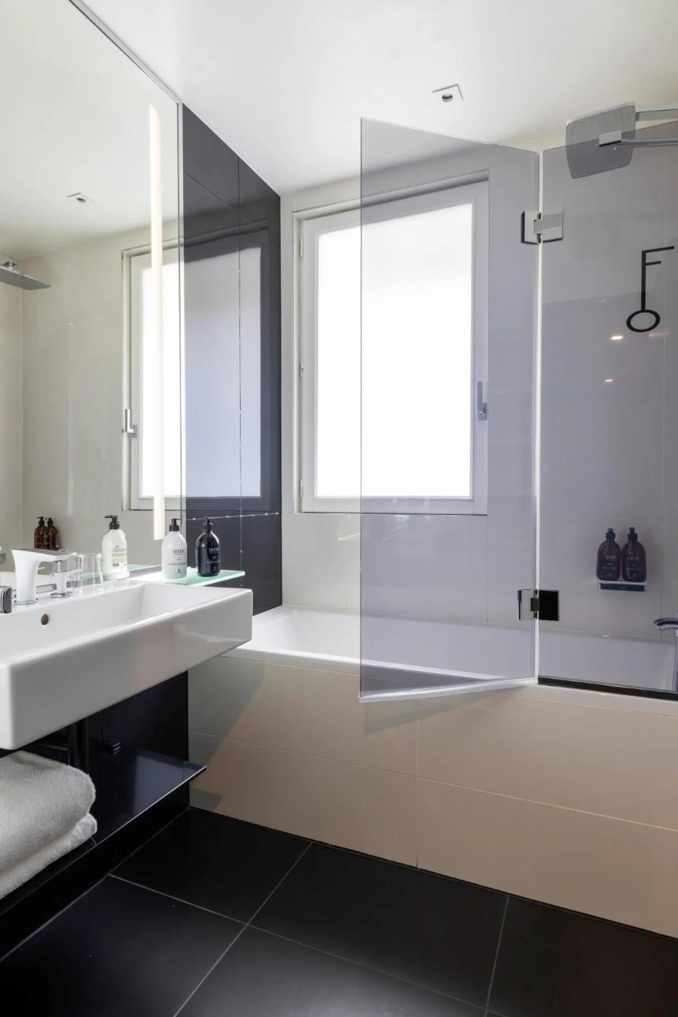 Bathroom in Hôtel Félicien & Spa