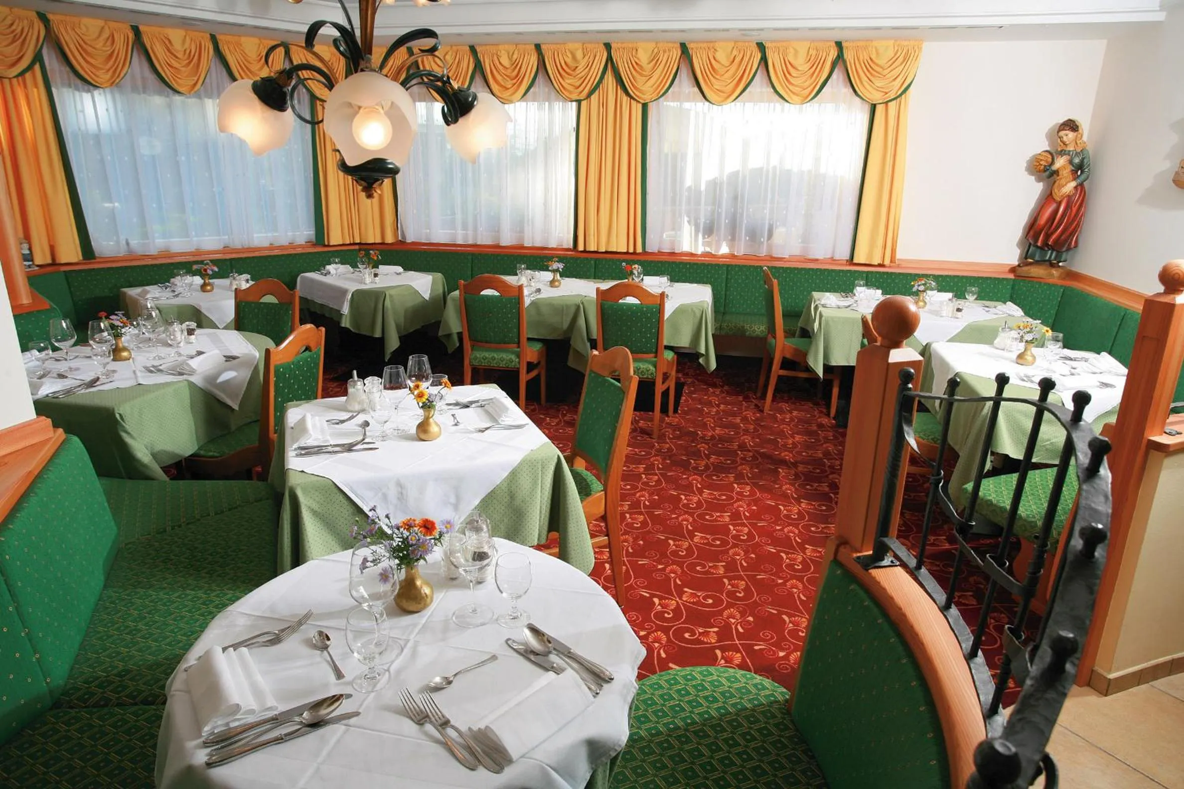 Restaurant/places to eat in Oberwirt Weisses Kreuz