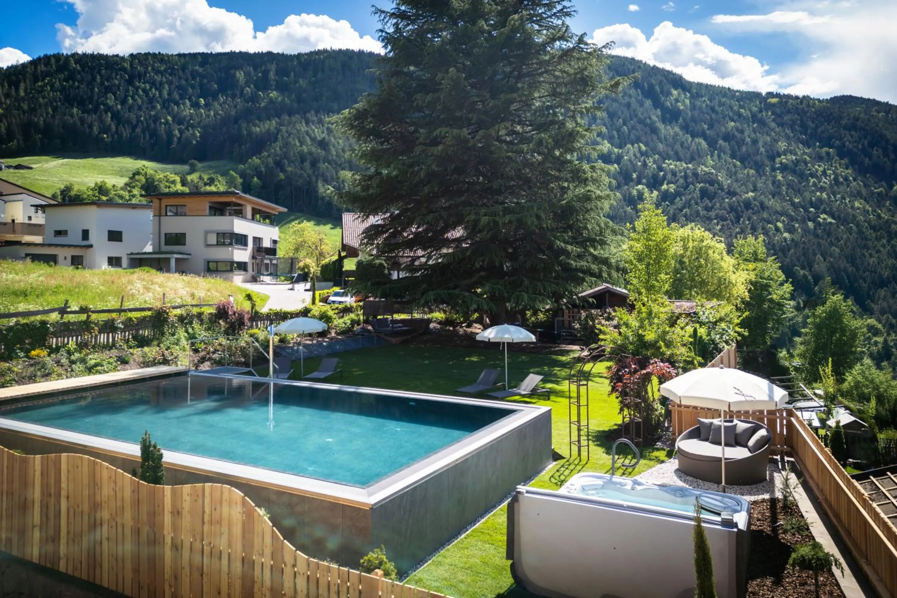 Swimming pool in Oberwirt Weisses Kreuz