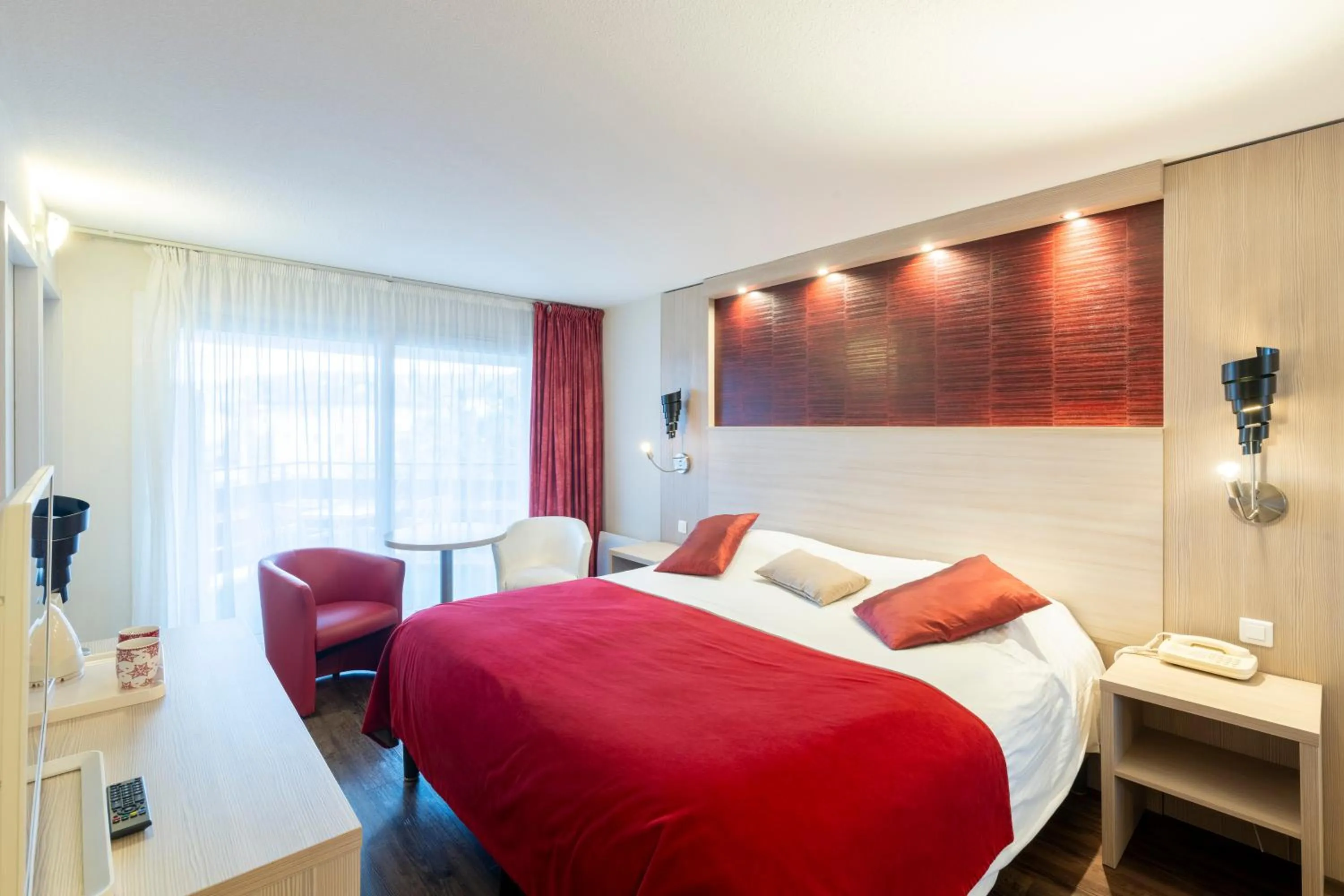 Photo of the whole room, Bed in Logis Hotel Arc En Ciel