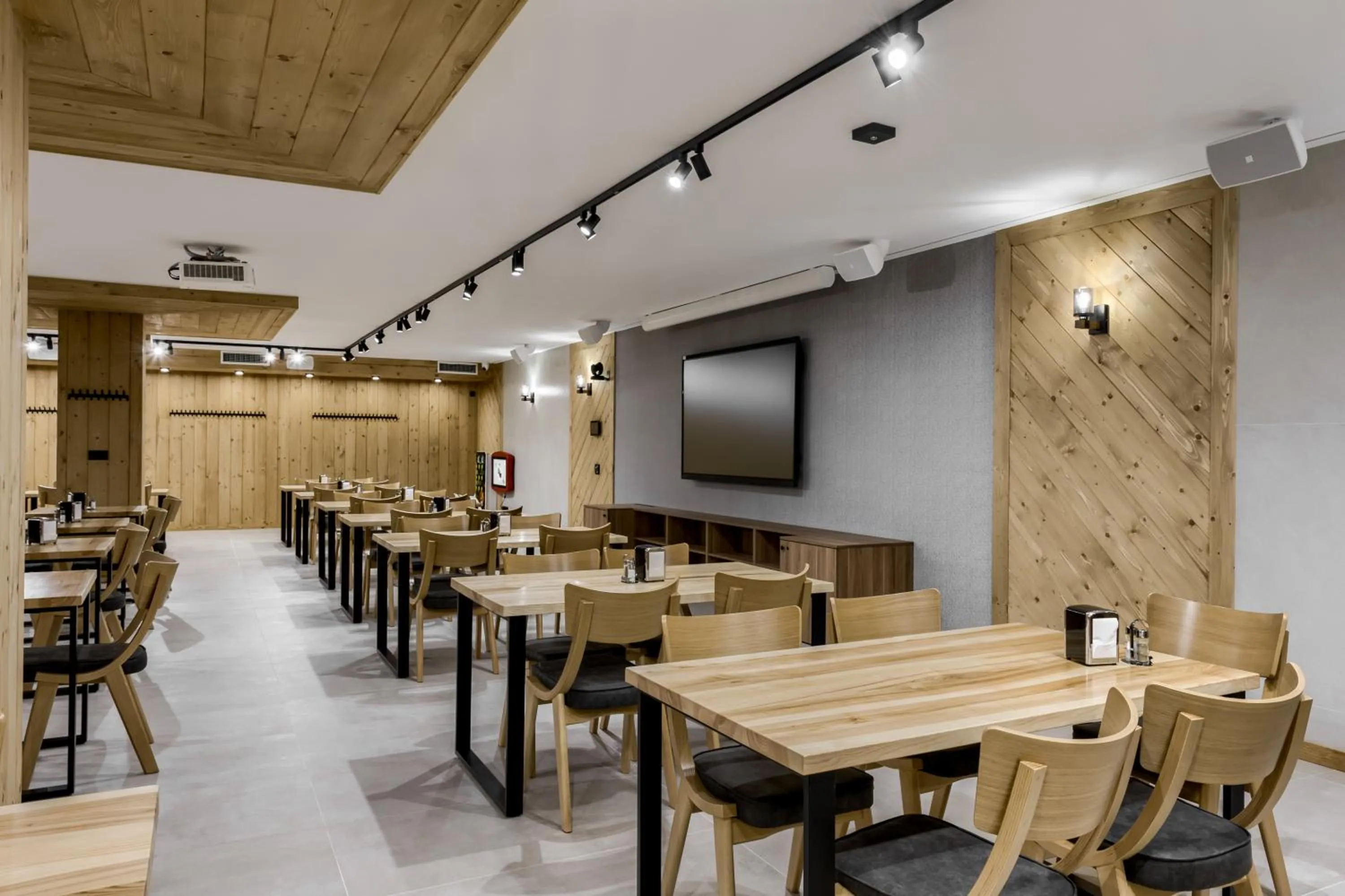 TV and multimedia in Royal Hill Residence