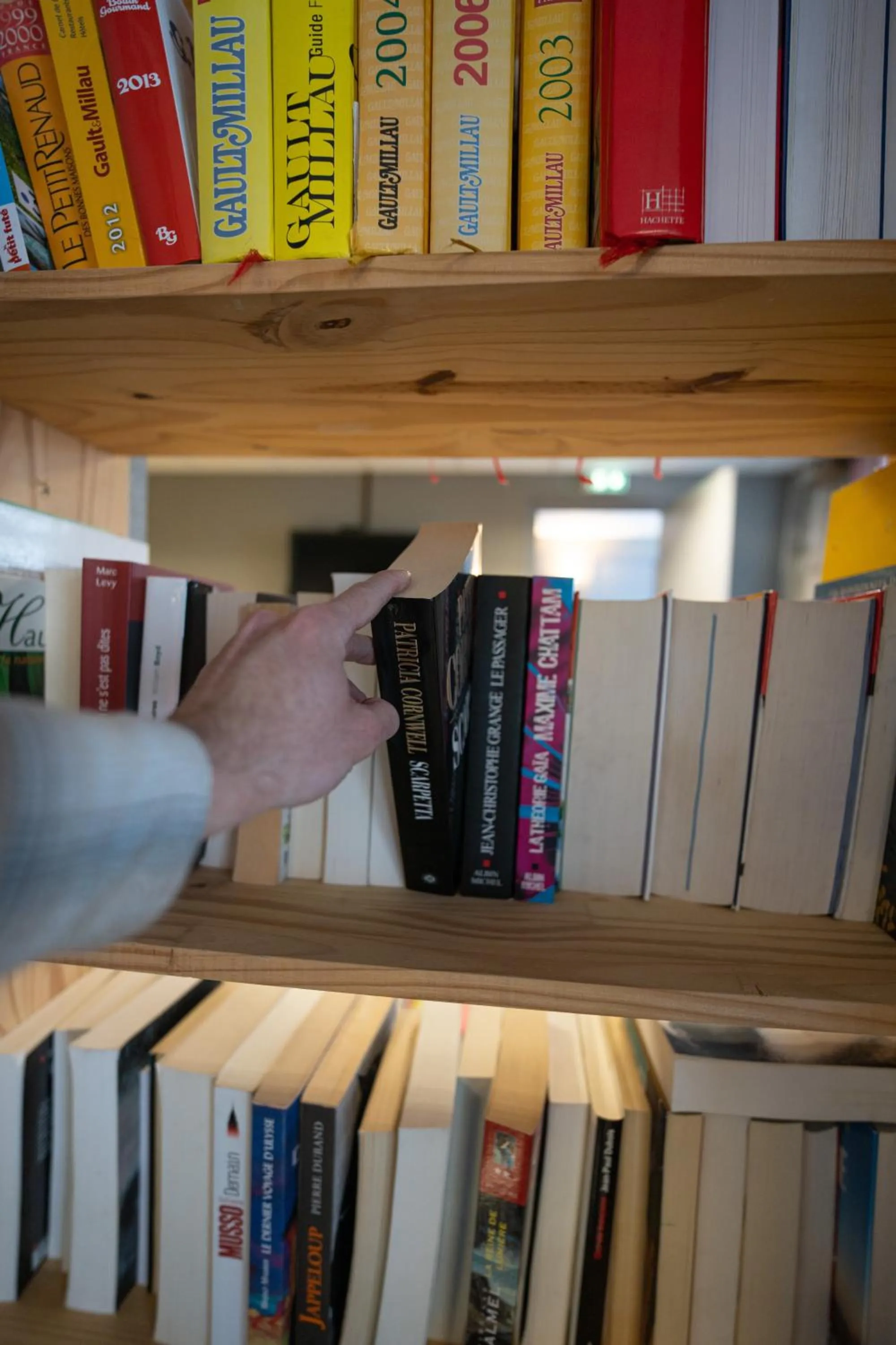 Library in Hob Fort du Pré