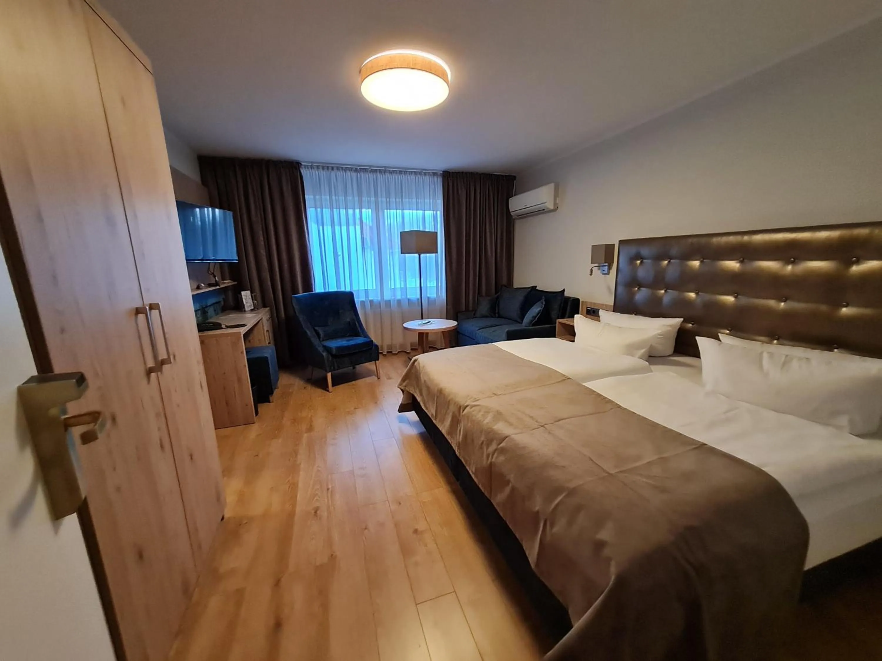Photo of the whole room, Bed in Seehotel Fährhaus