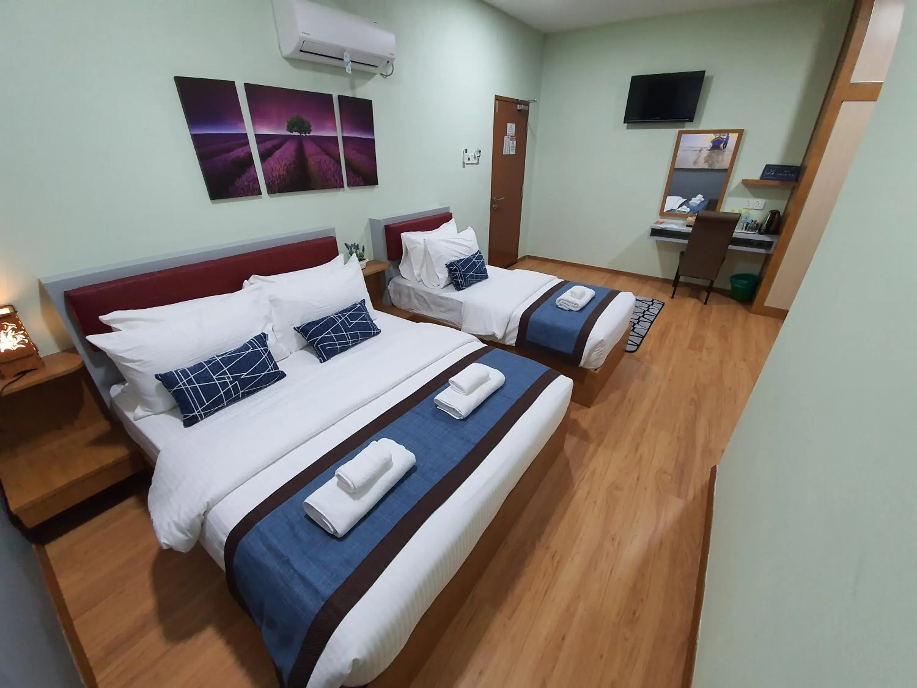 Comfort Triple Room with Shower in Assalam Hotel Comfort Triple Room with Shower in Assalam Hotel