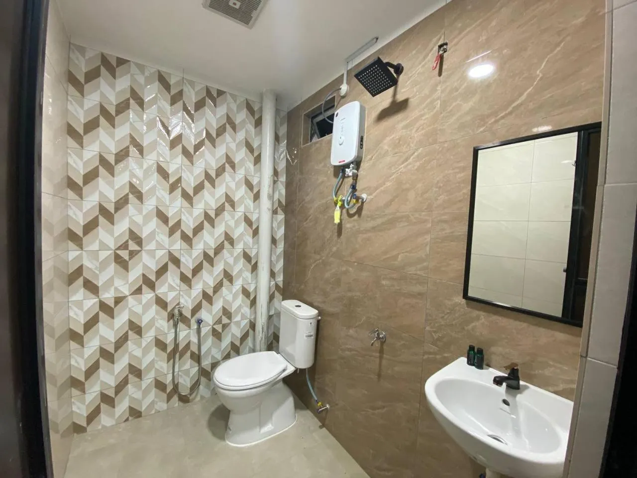 Shower in Assalam Hotel