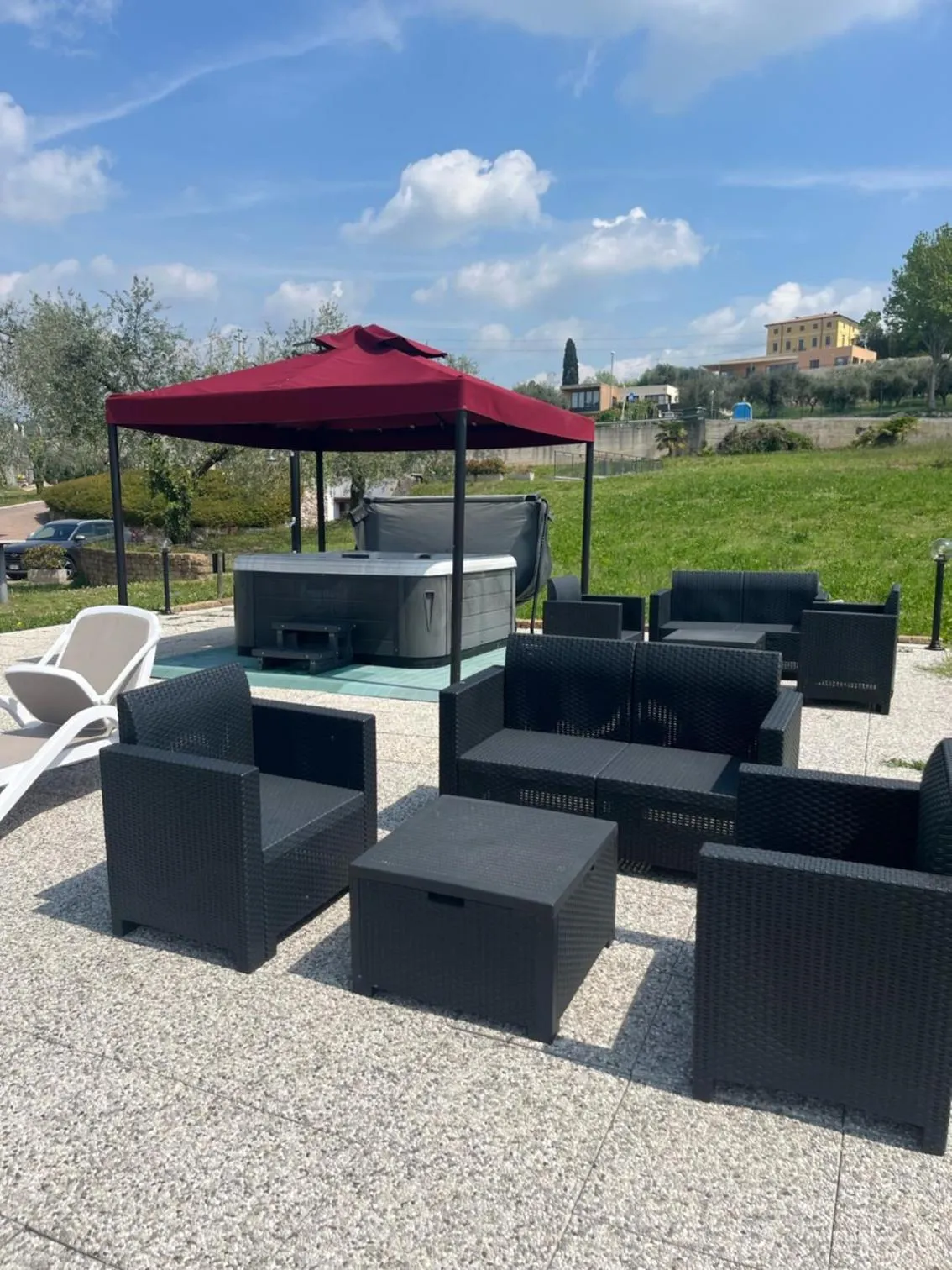 Hot Tub in Apartments Colombara Bardolino