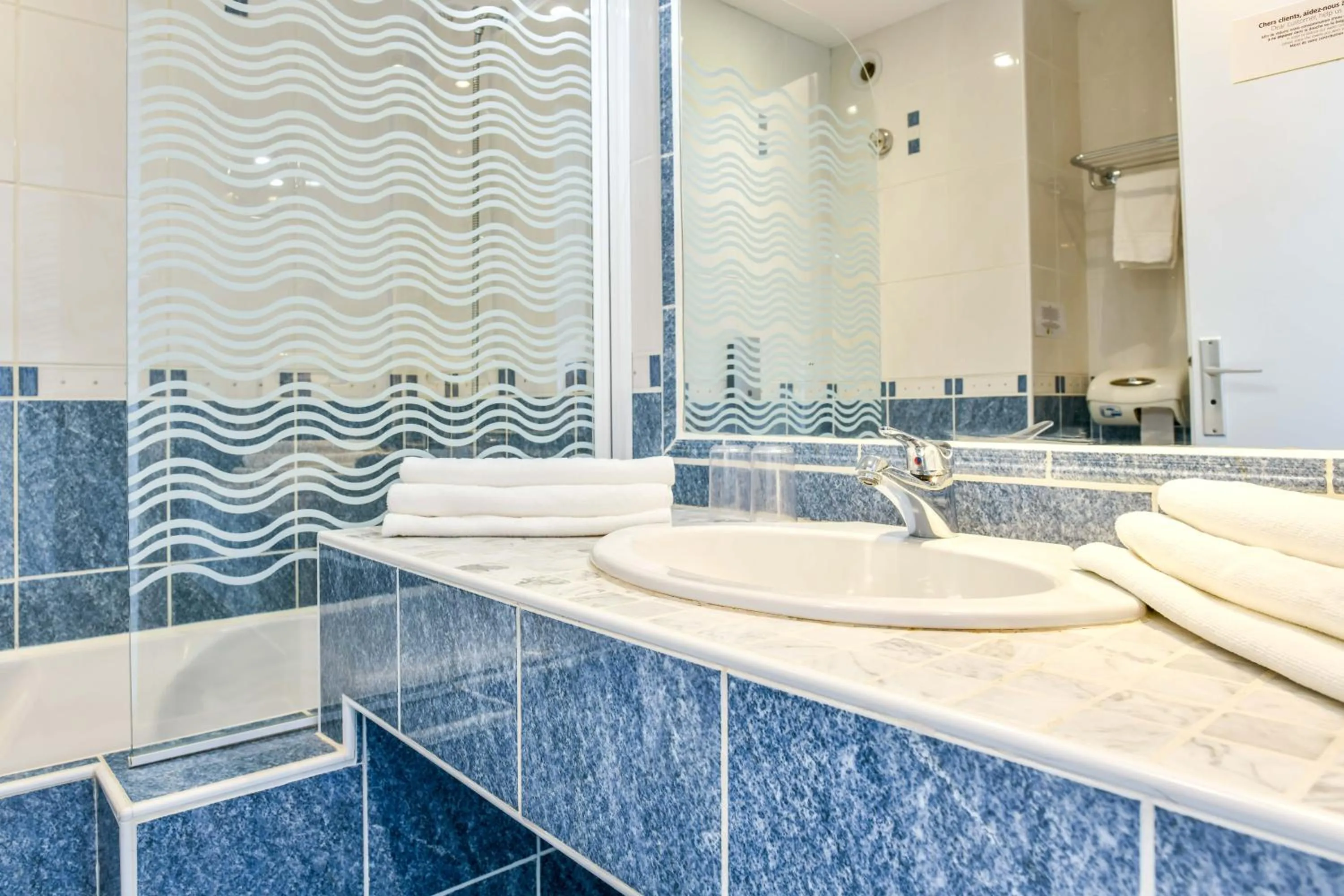 Toilet in Les Vagues Hôtel Restaurant