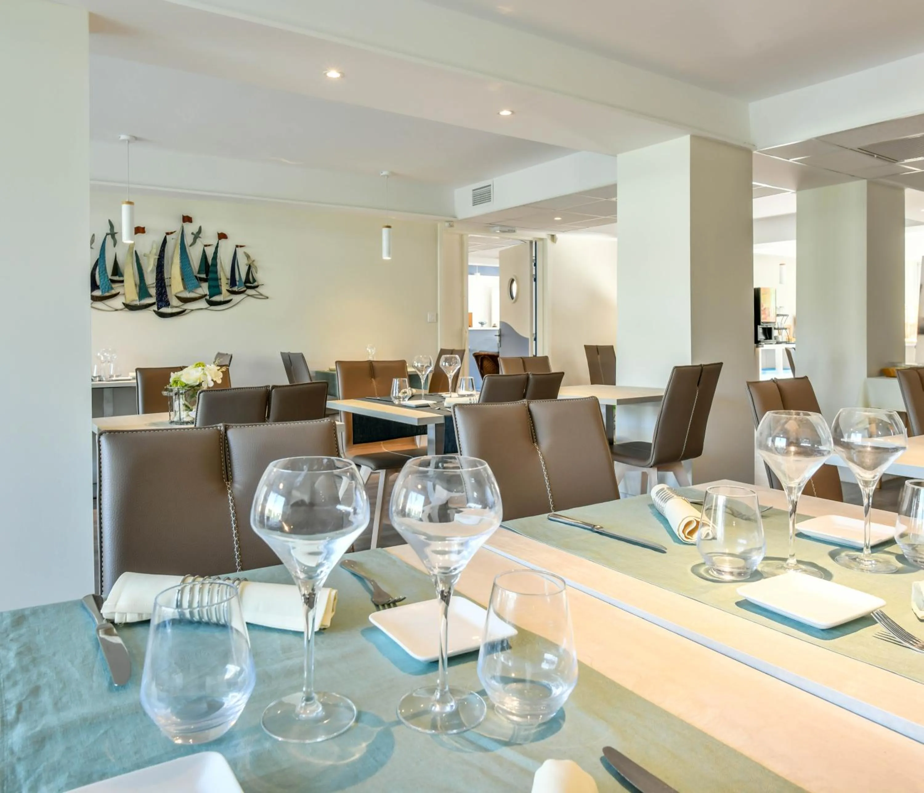 Restaurant/places to eat in Les Vagues Hôtel Restaurant