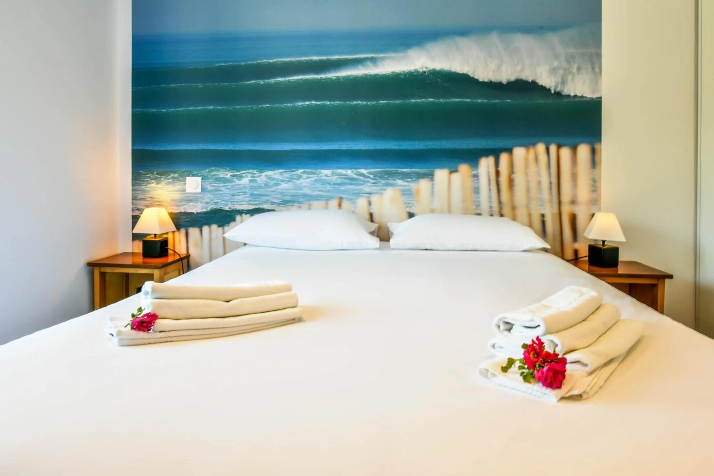 Bed in Les Vagues Hôtel Restaurant