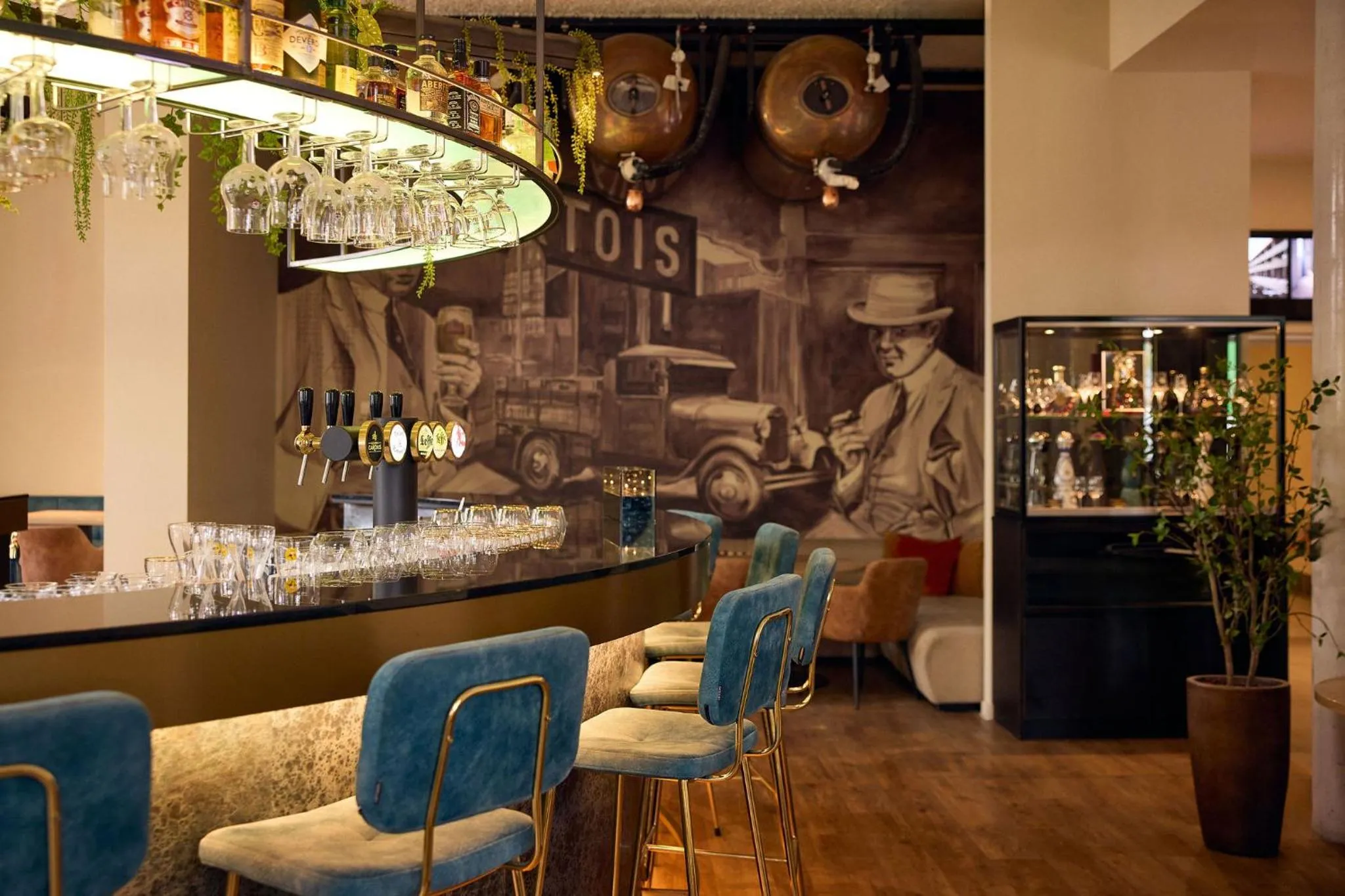 Lounge or bar in Van der Valk Hotel Mechelen