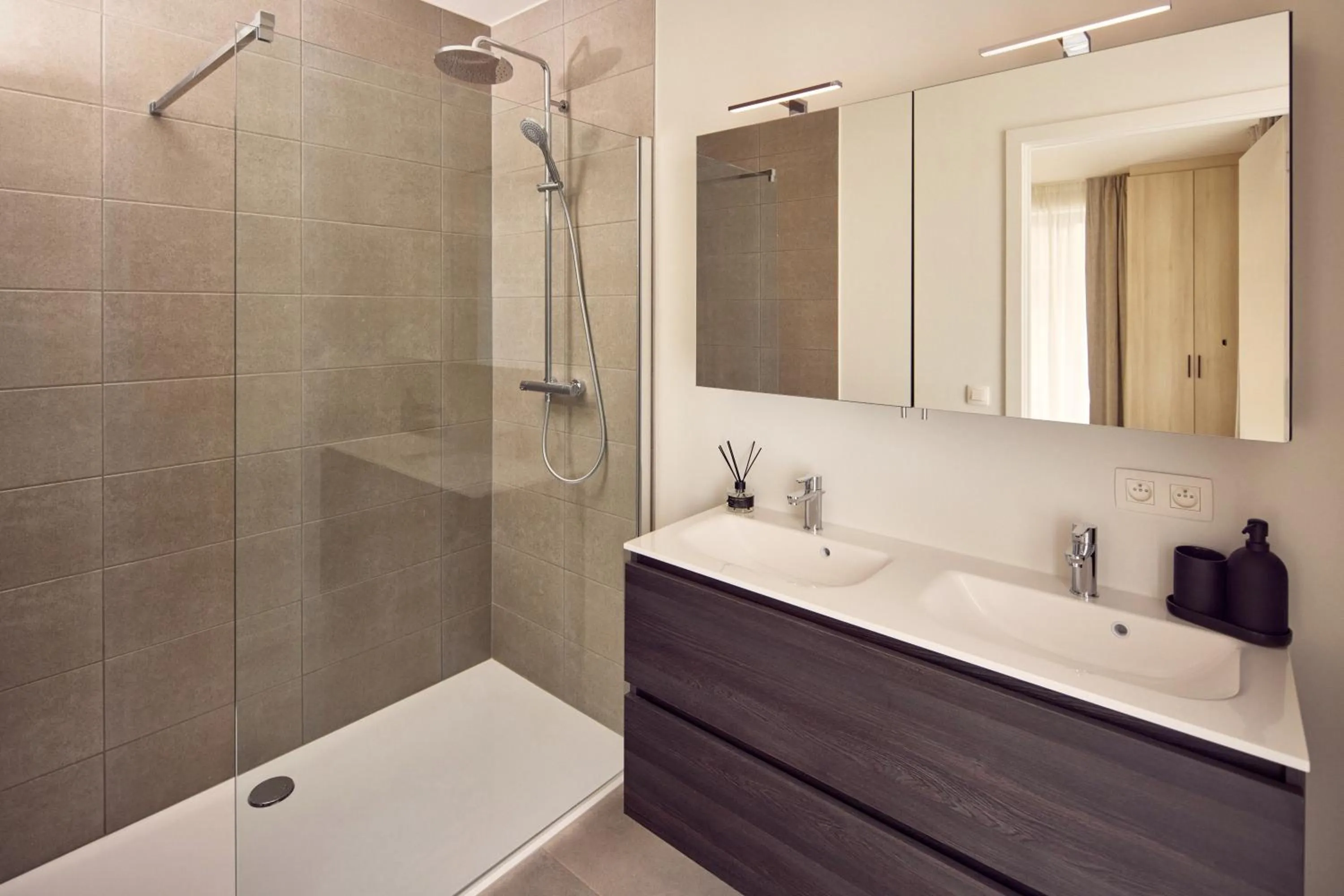 Shower in Van der Valk Hotel Mechelen