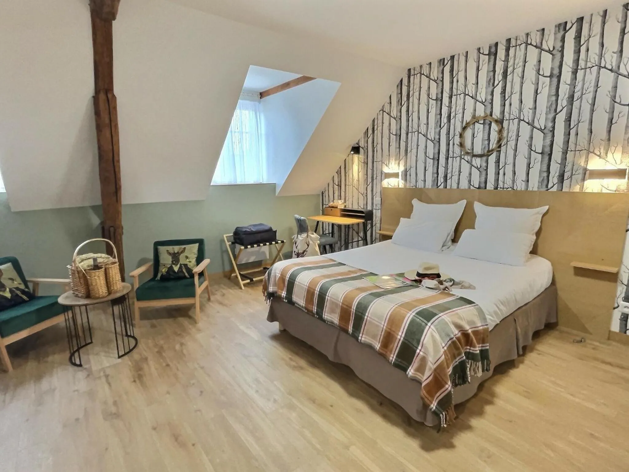 Triple Room on Upper Floor in Logis Hôtel du Cygne