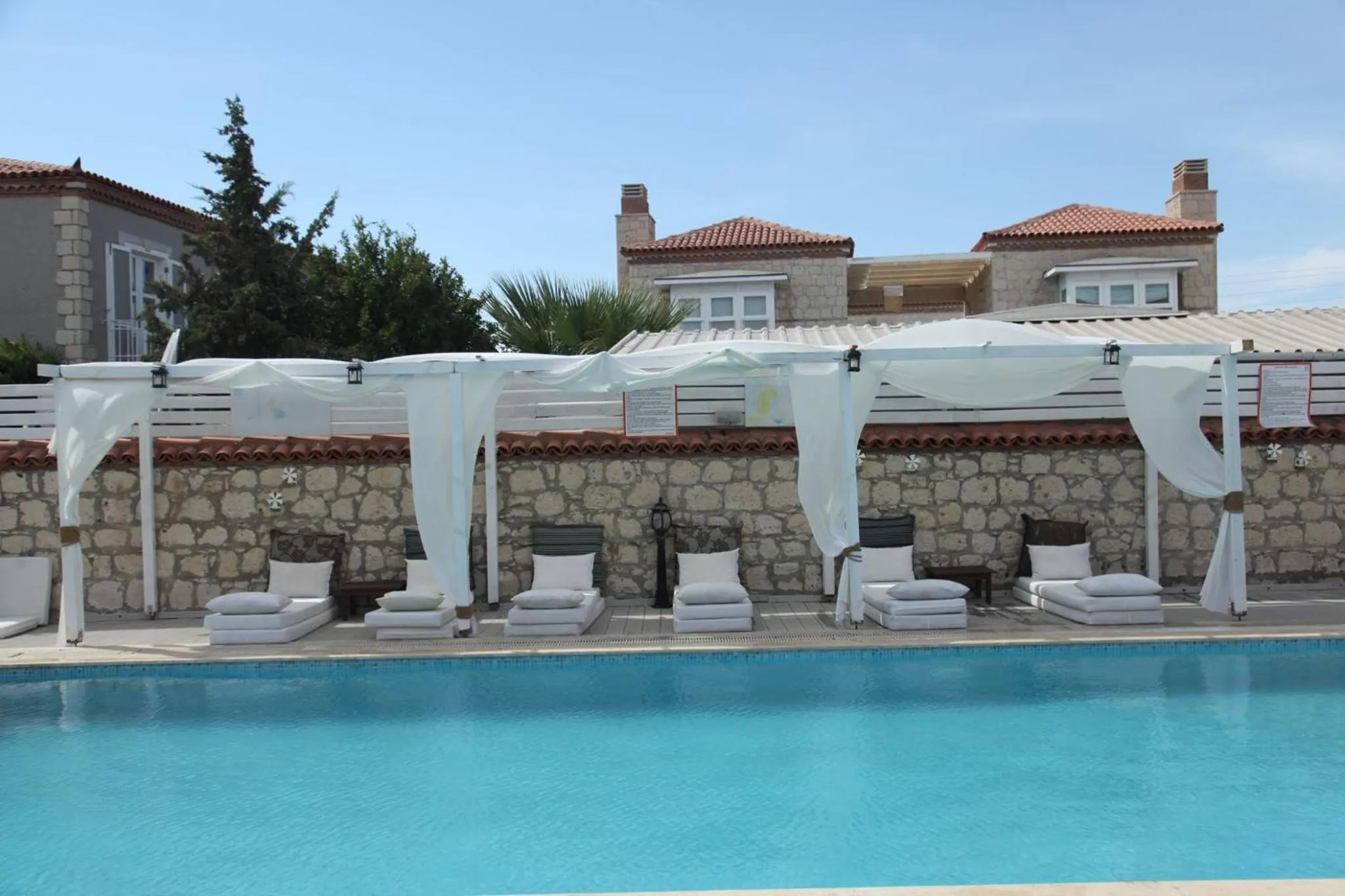 Pool view in Kemerlihan Deluxe Hotel