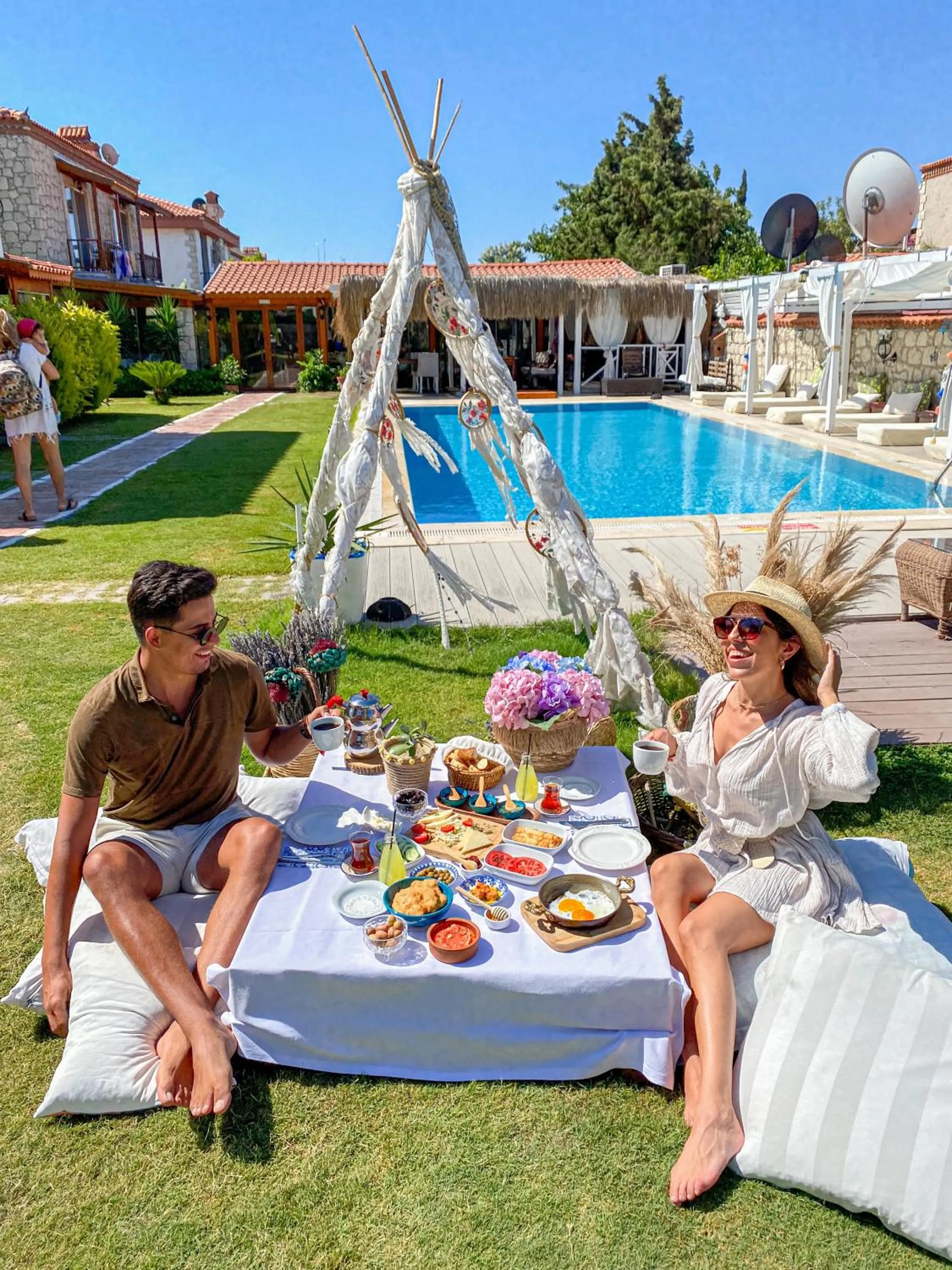 People in Kemerlihan Deluxe Hotel