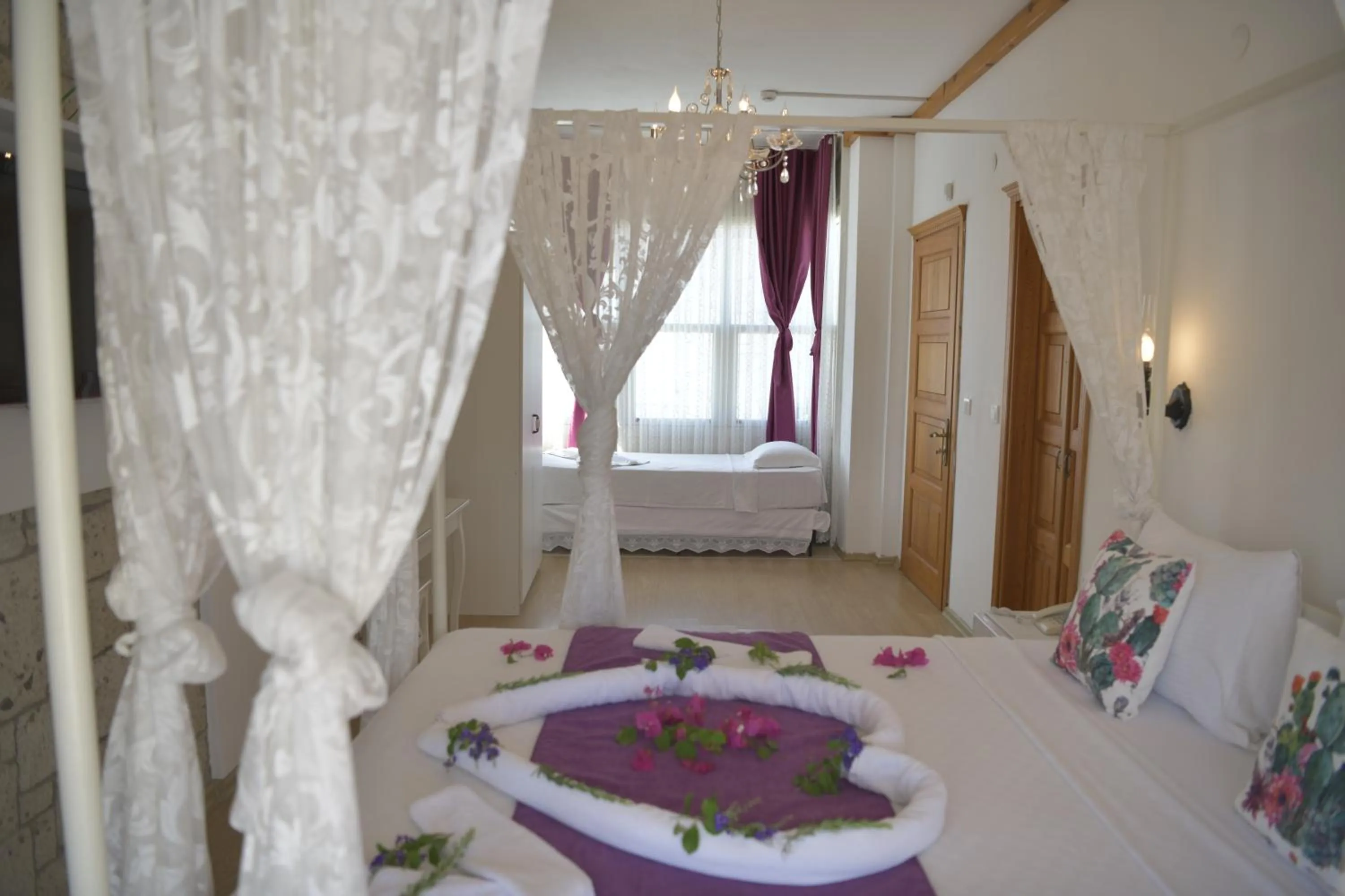 Bed in Kemerlihan Deluxe Hotel