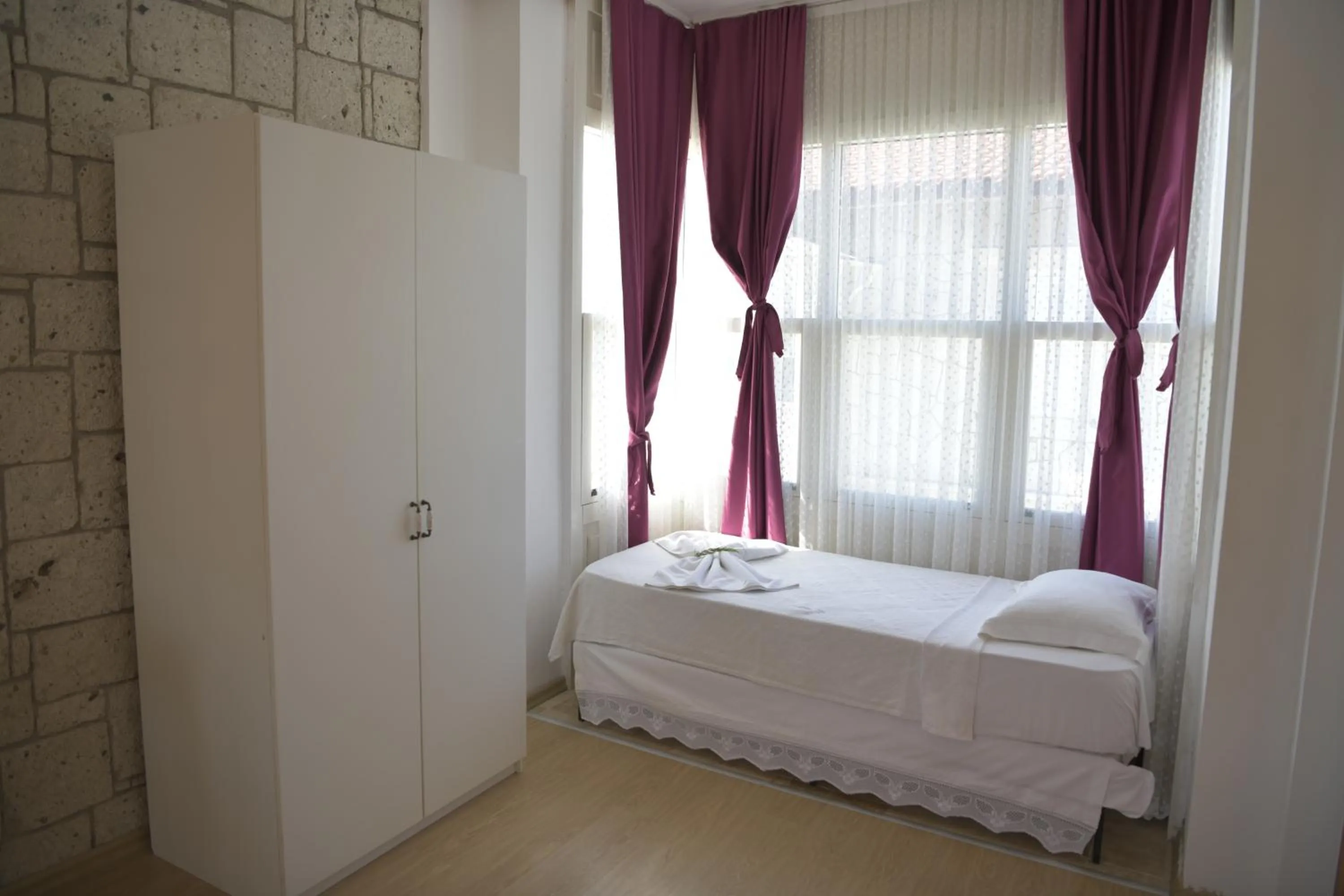 Bed in Kemerlihan Deluxe Hotel