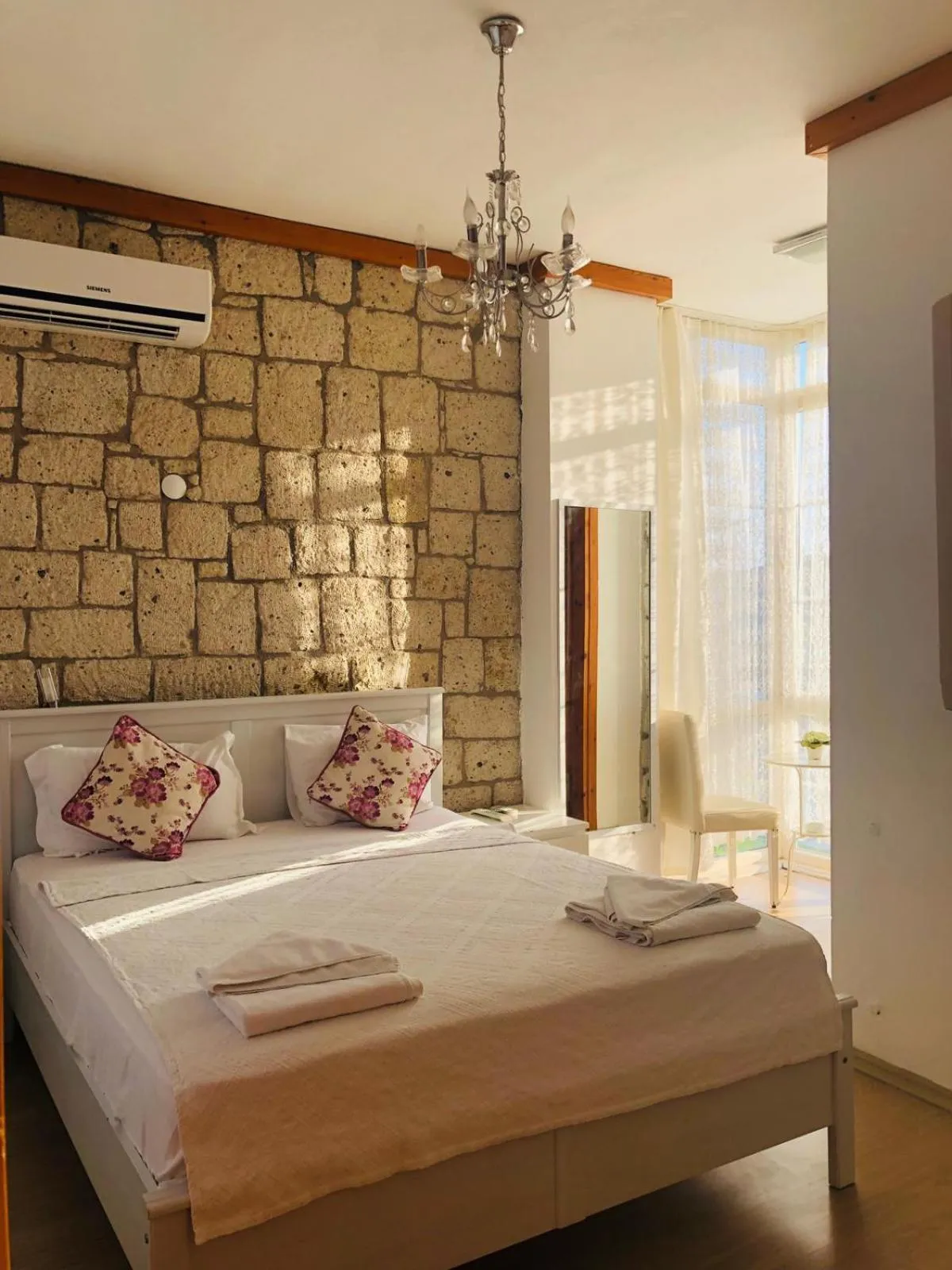 Bed in Kemerlihan Deluxe Hotel