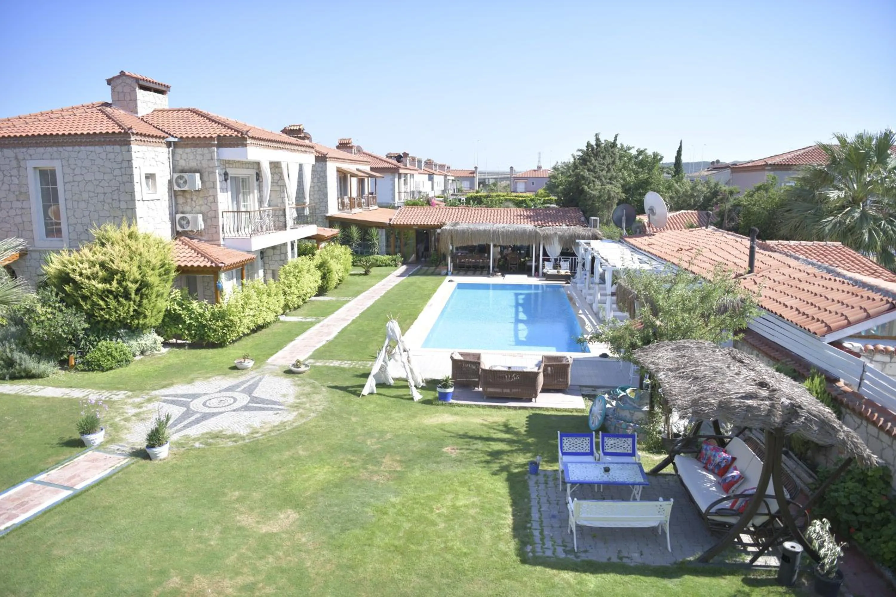 Swimming pool in Kemerlihan Deluxe Hotel