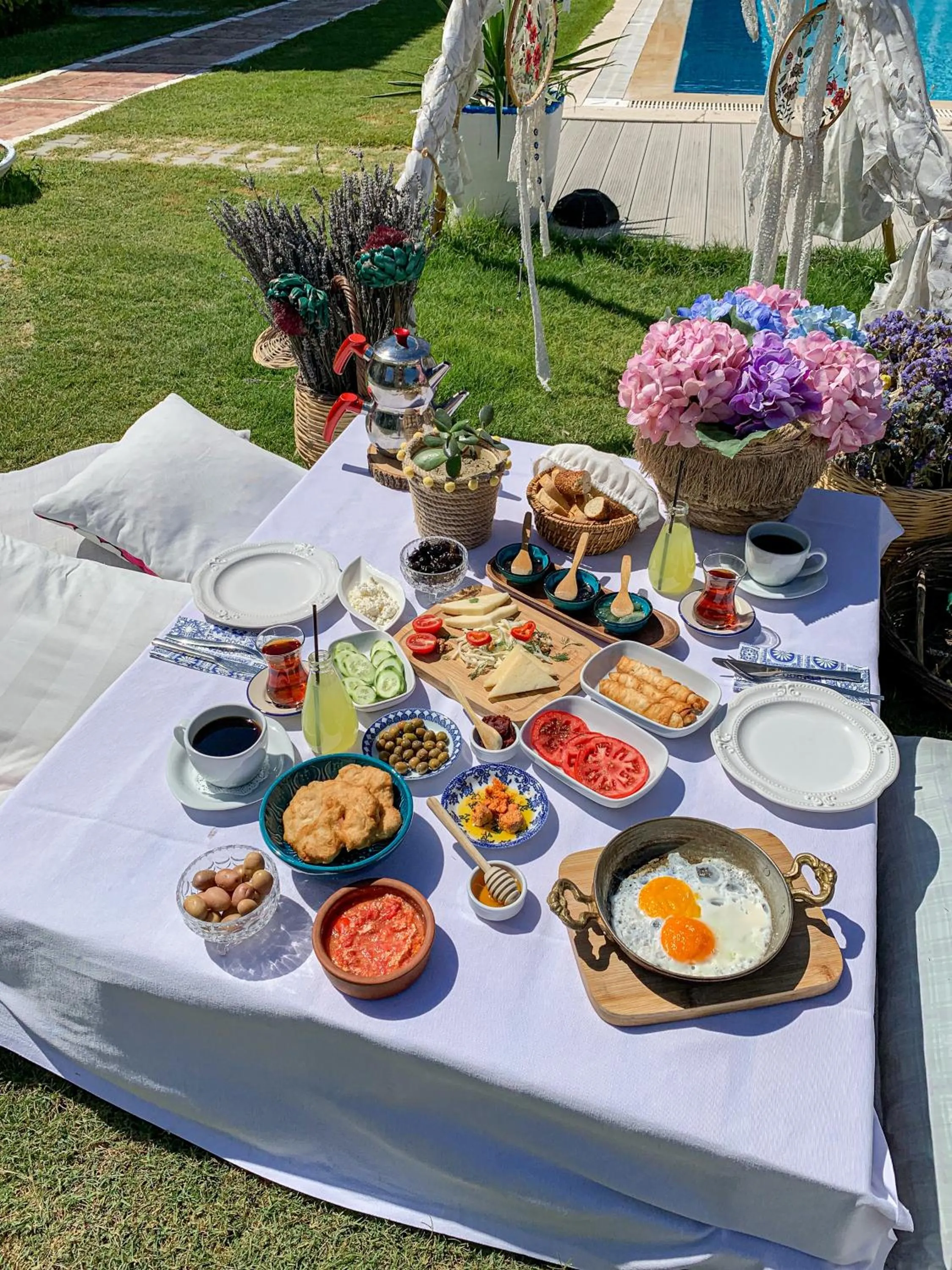 Breakfast in Kemerlihan Deluxe Hotel