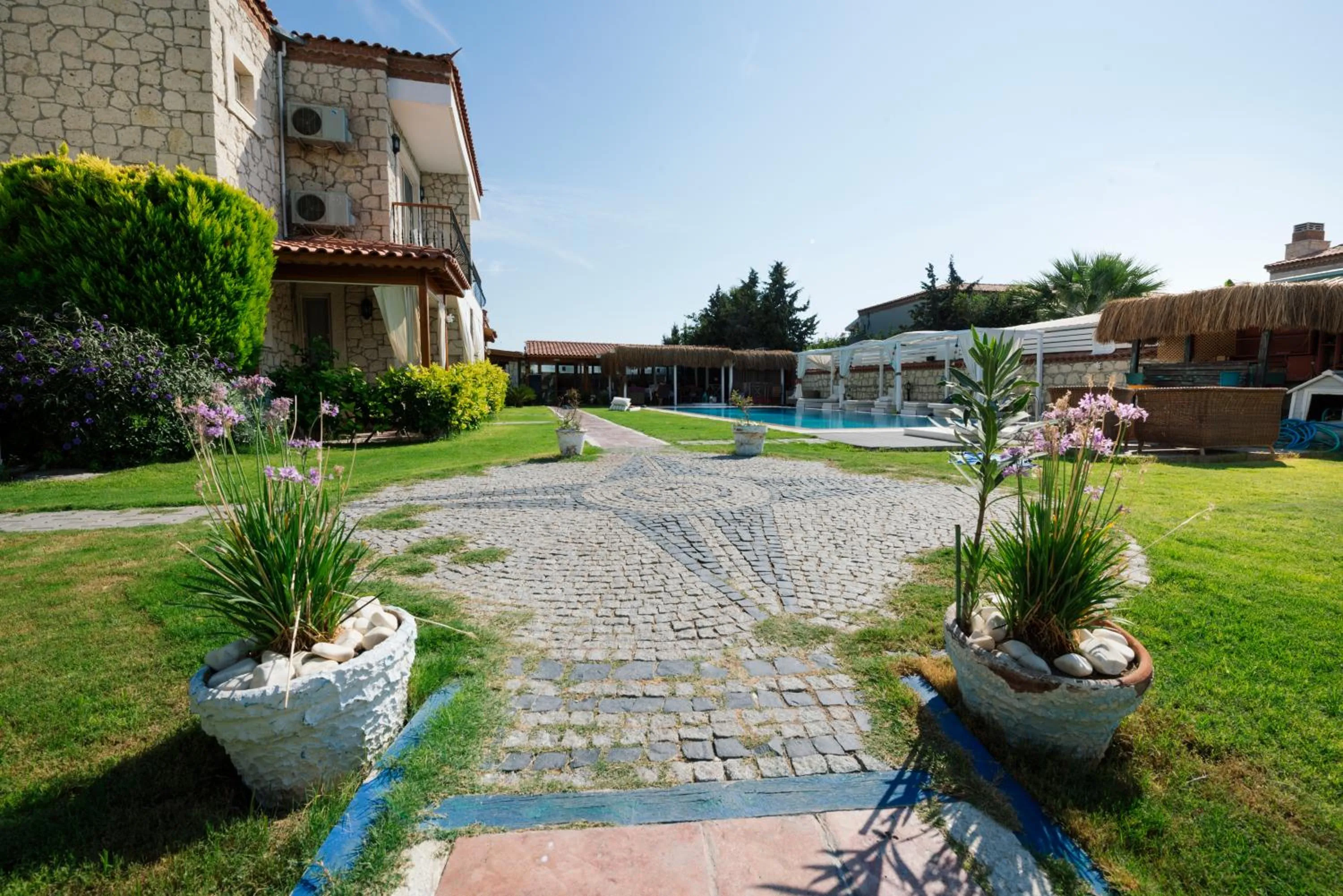 Garden in Kemerlihan Deluxe Hotel