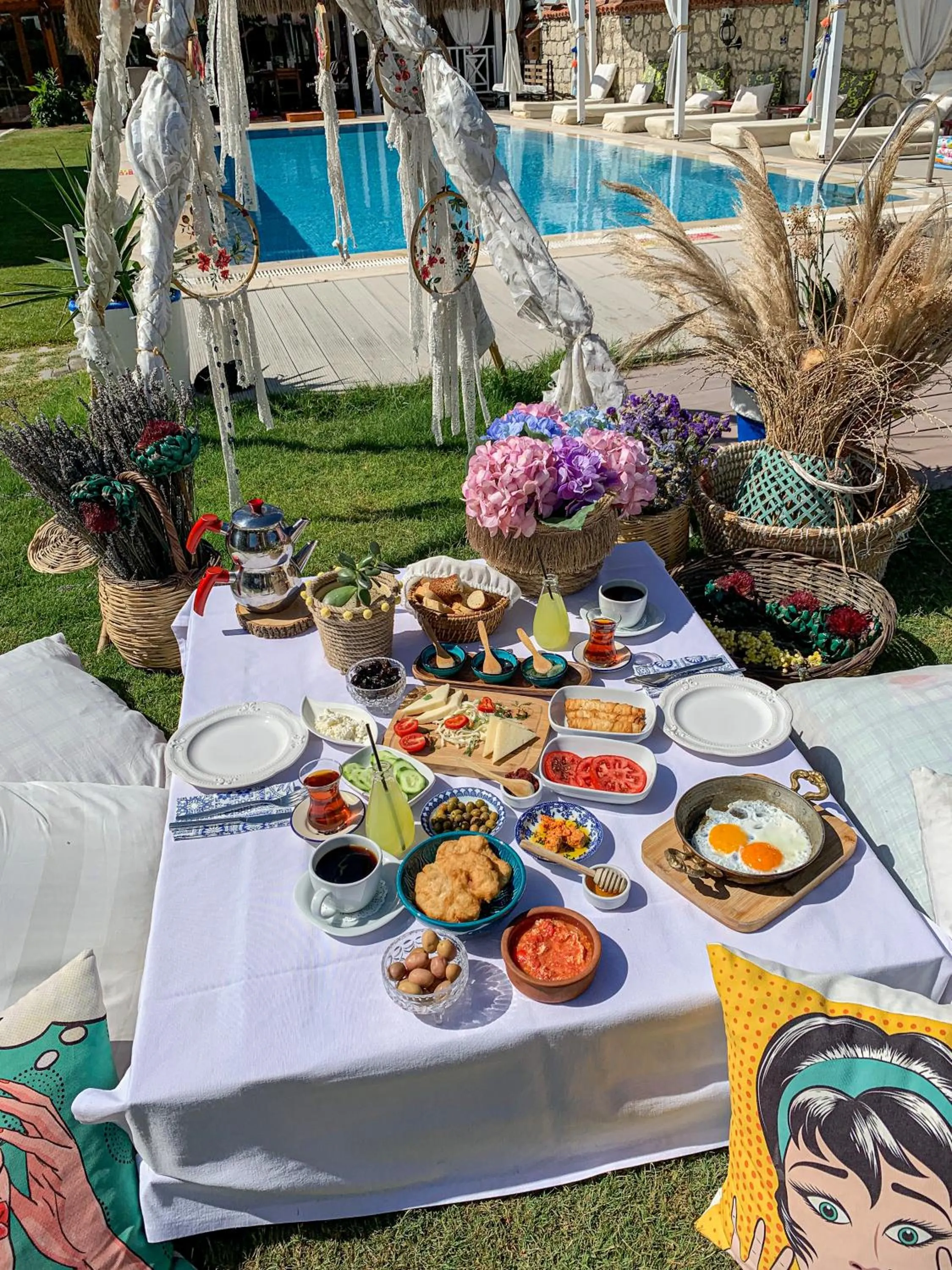 Food and drinks in Kemerlihan Deluxe Hotel