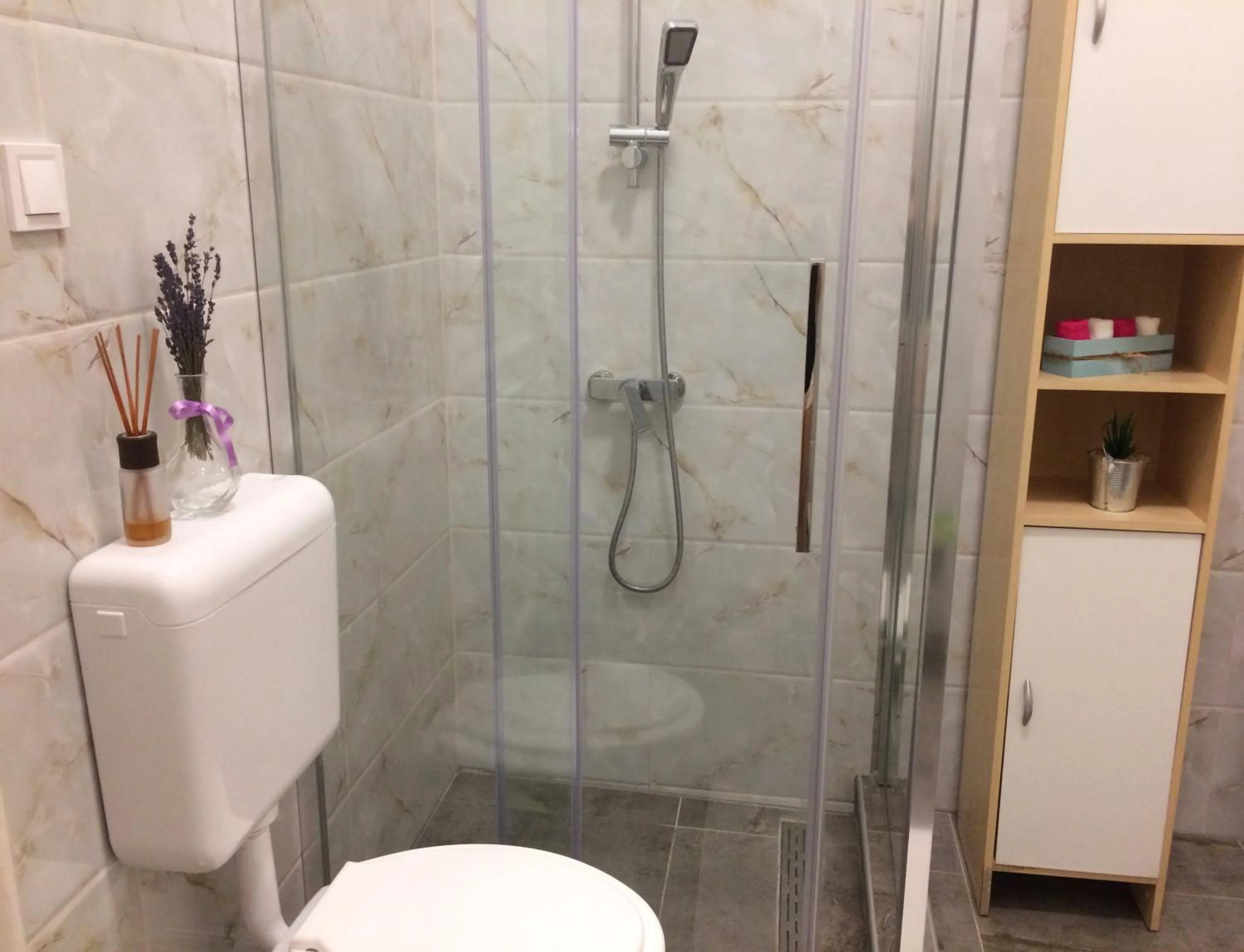 Shower in Zen Hostel by Central Market