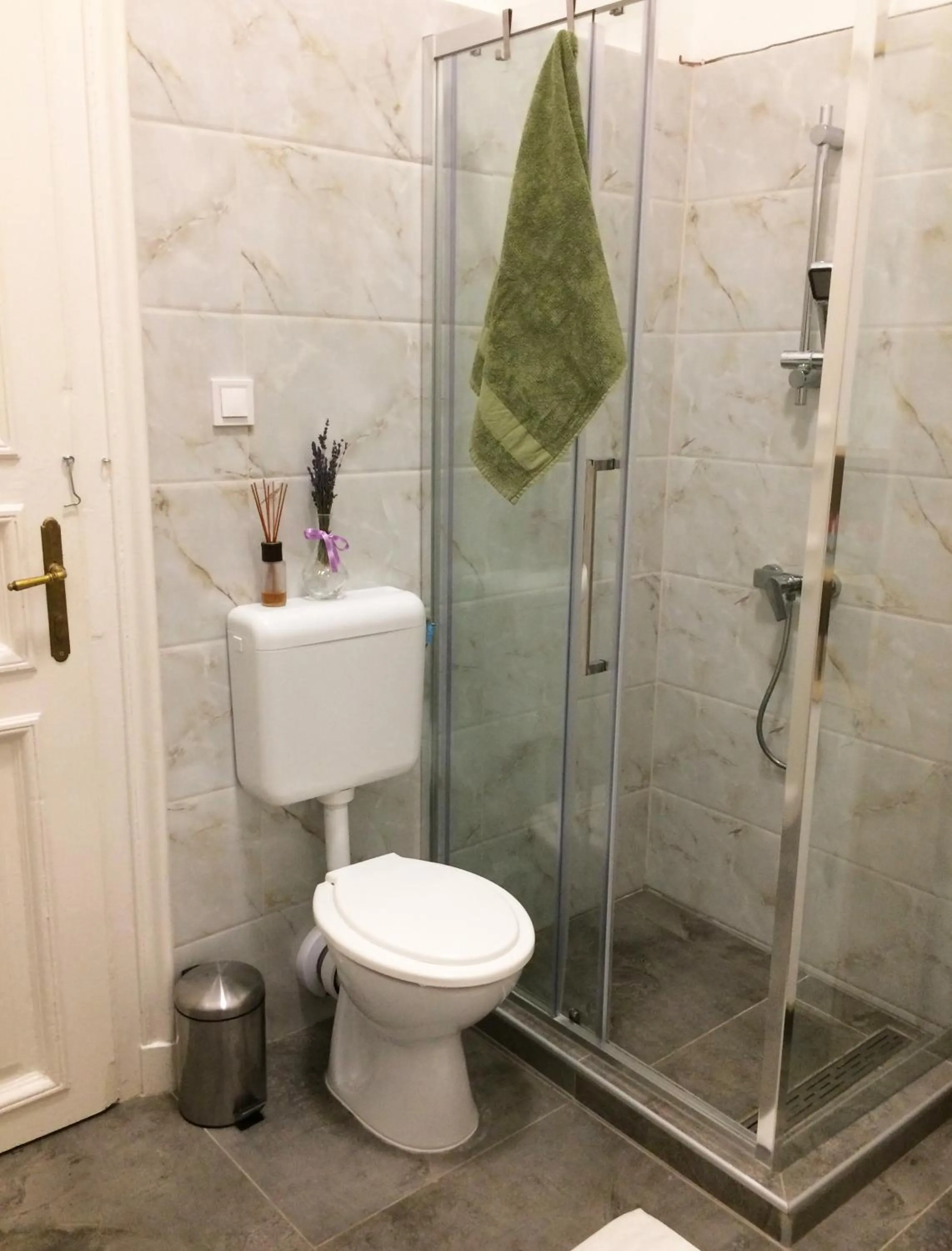 Shower in Zen Hostel by Central Market