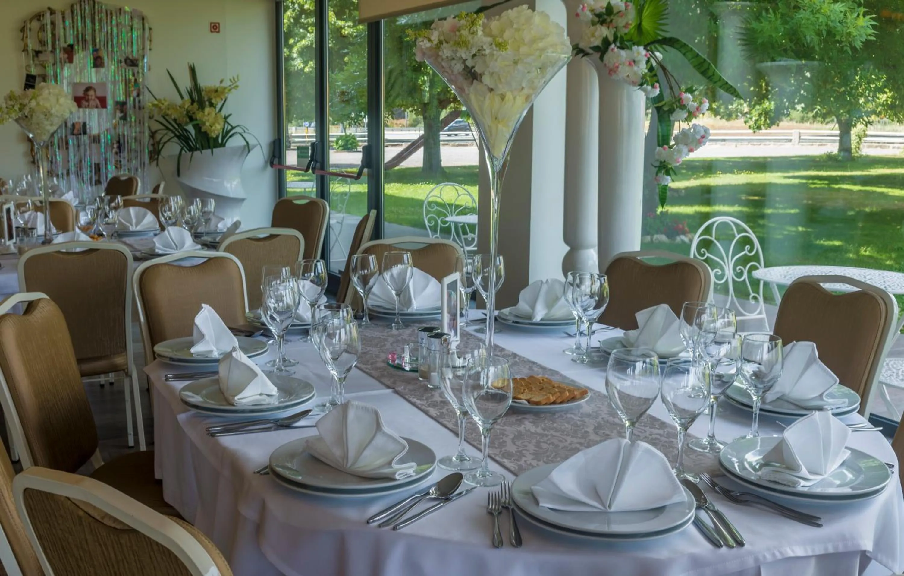 Restaurant/places to eat in Terrace Serra Hotel