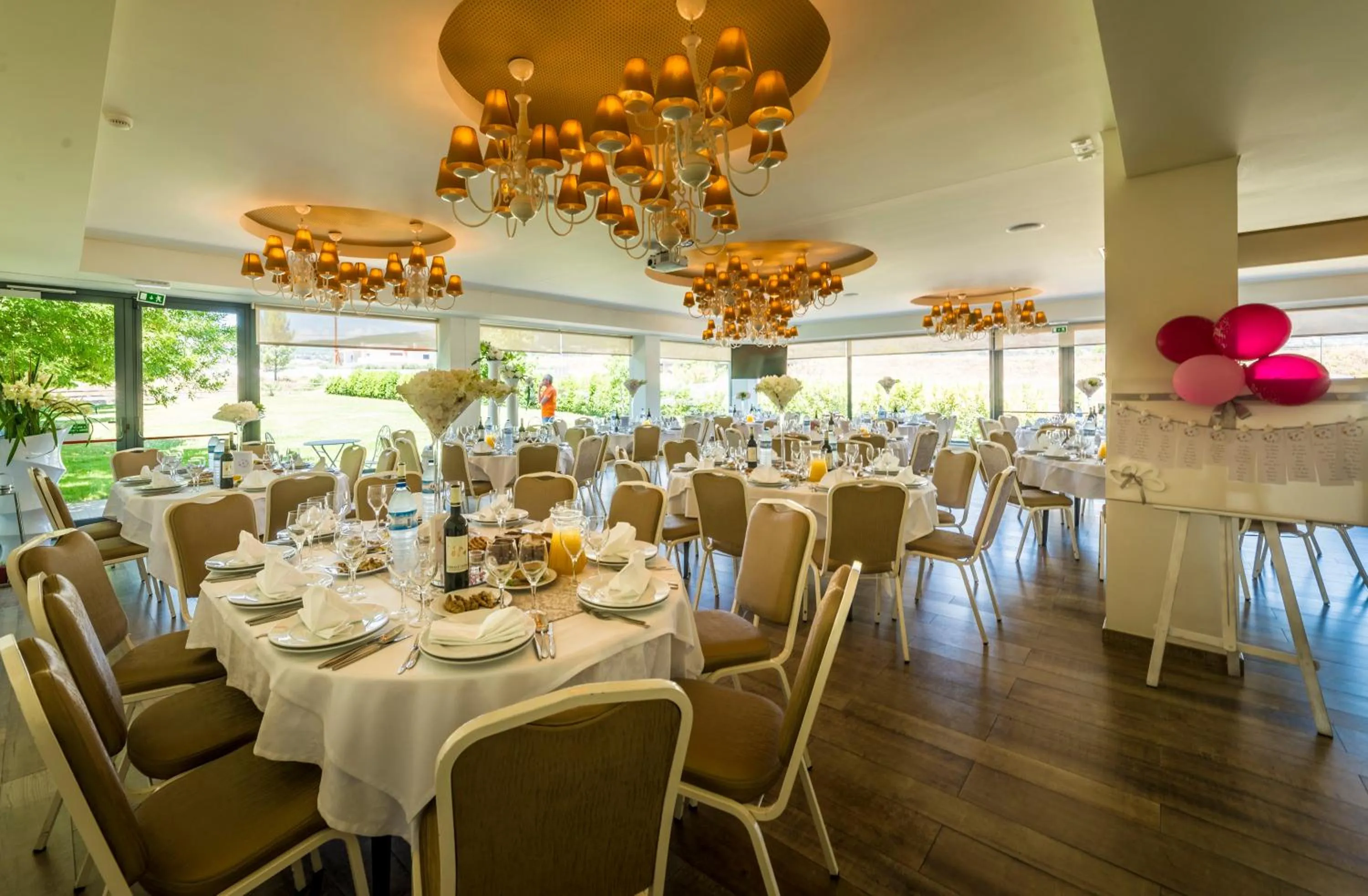 Restaurant/places to eat in Terrace Serra Hotel