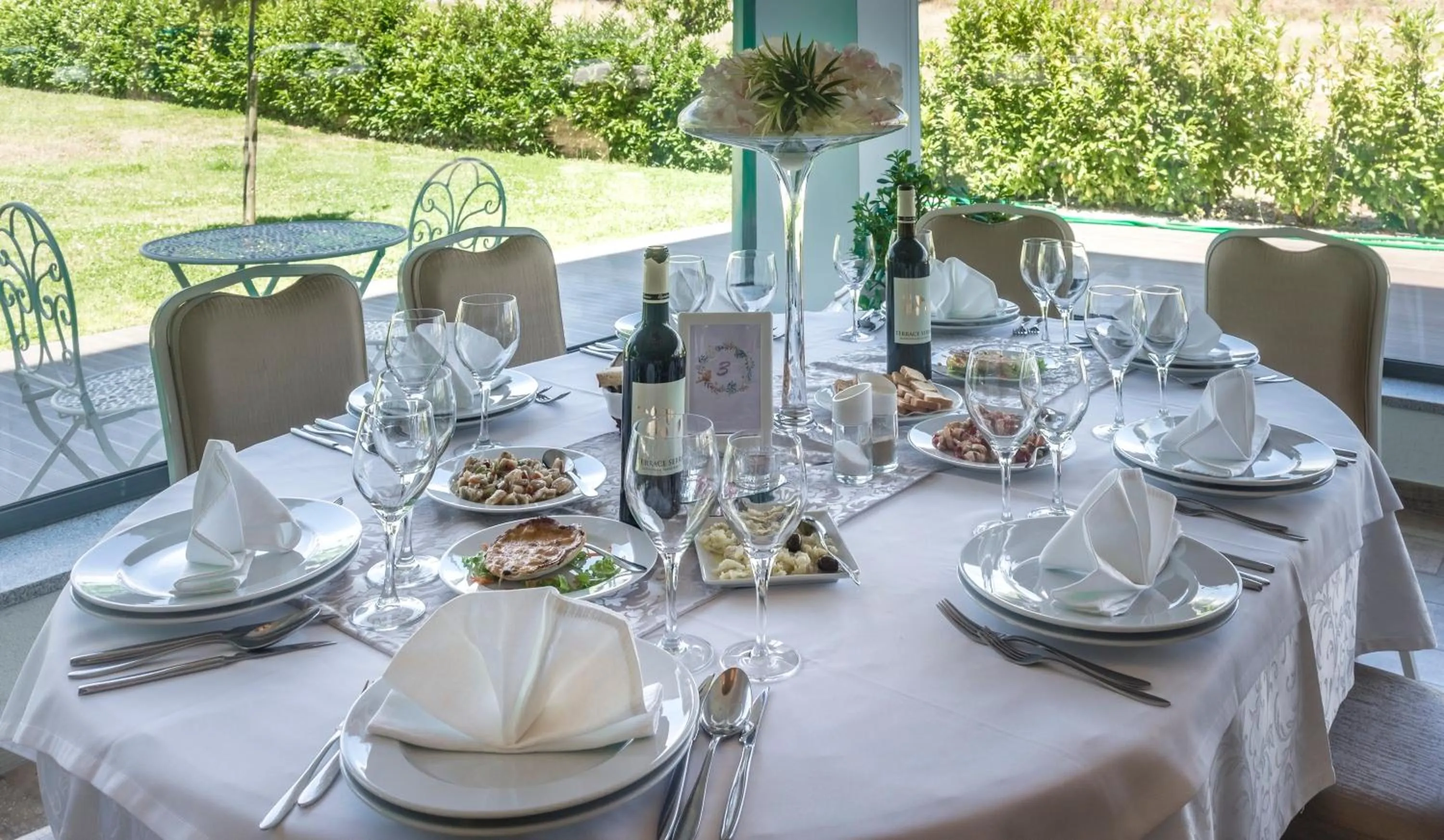 Restaurant/places to eat in Terrace Serra Hotel