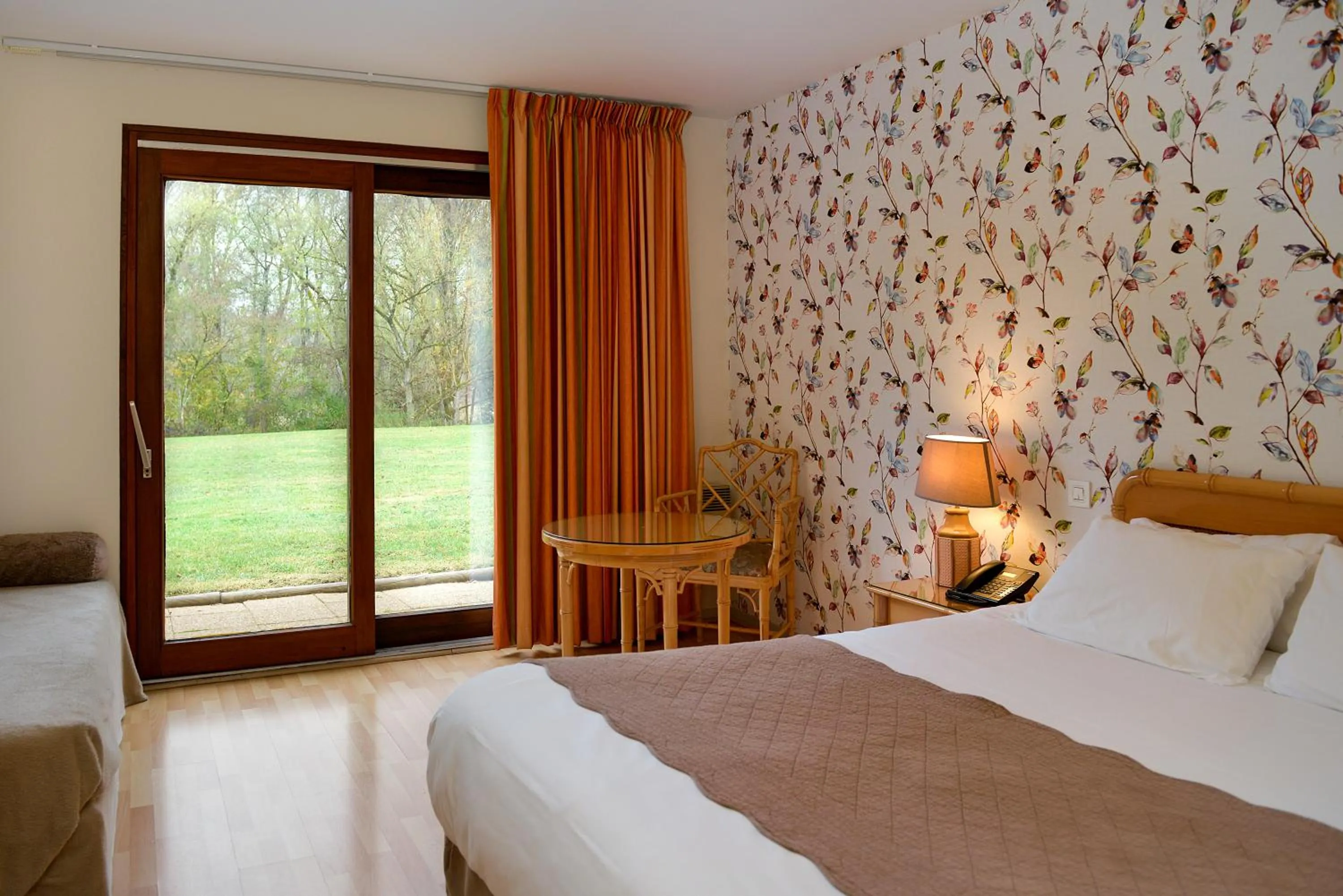 Photo of the whole room, Bed in Logis Le Relais De Pouilly