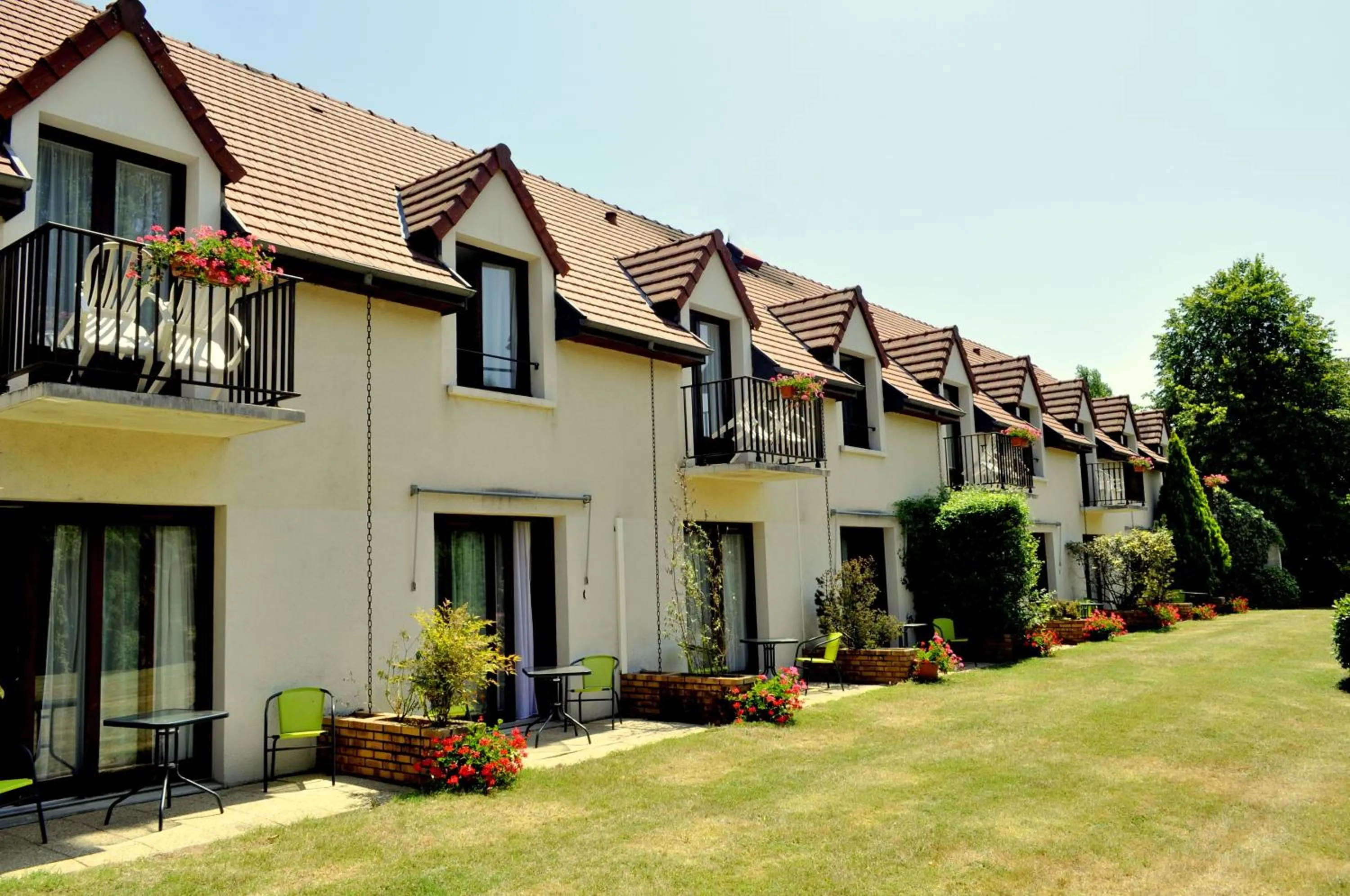 Property building in Logis Le Relais De Pouilly