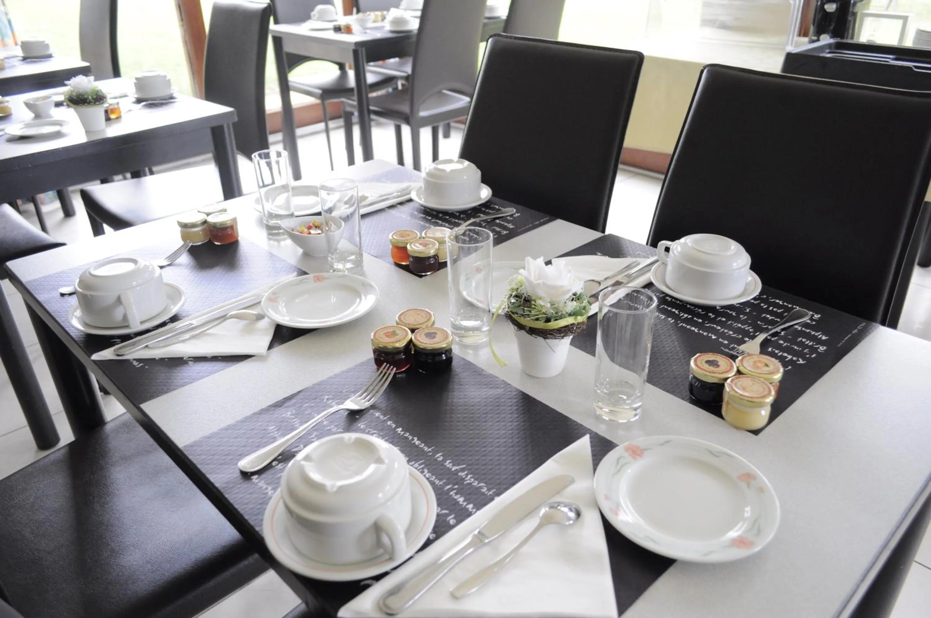 Restaurant/places to eat in Logis Le Relais De Pouilly