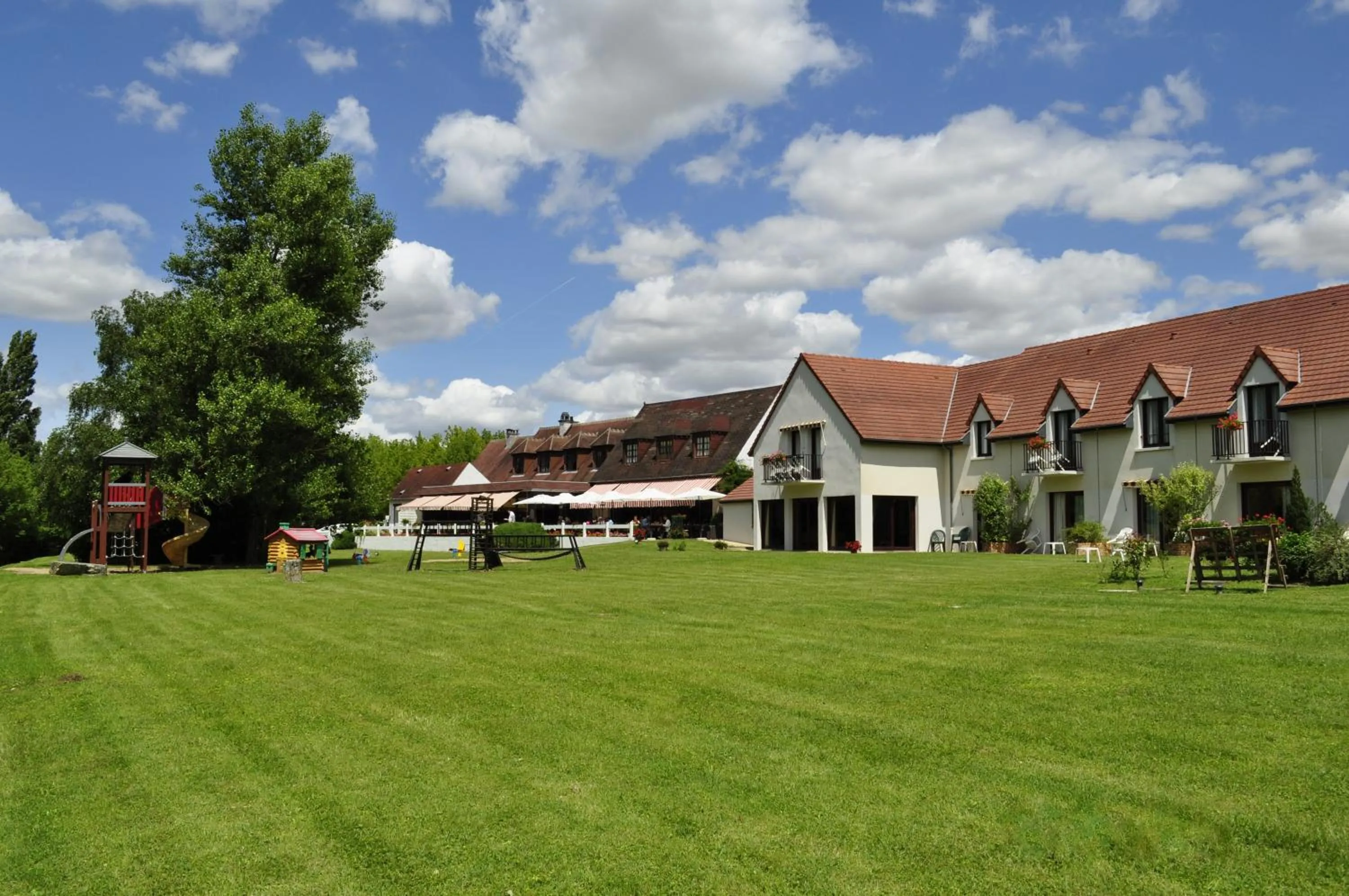 Facade/entrance in Logis Le Relais De Pouilly