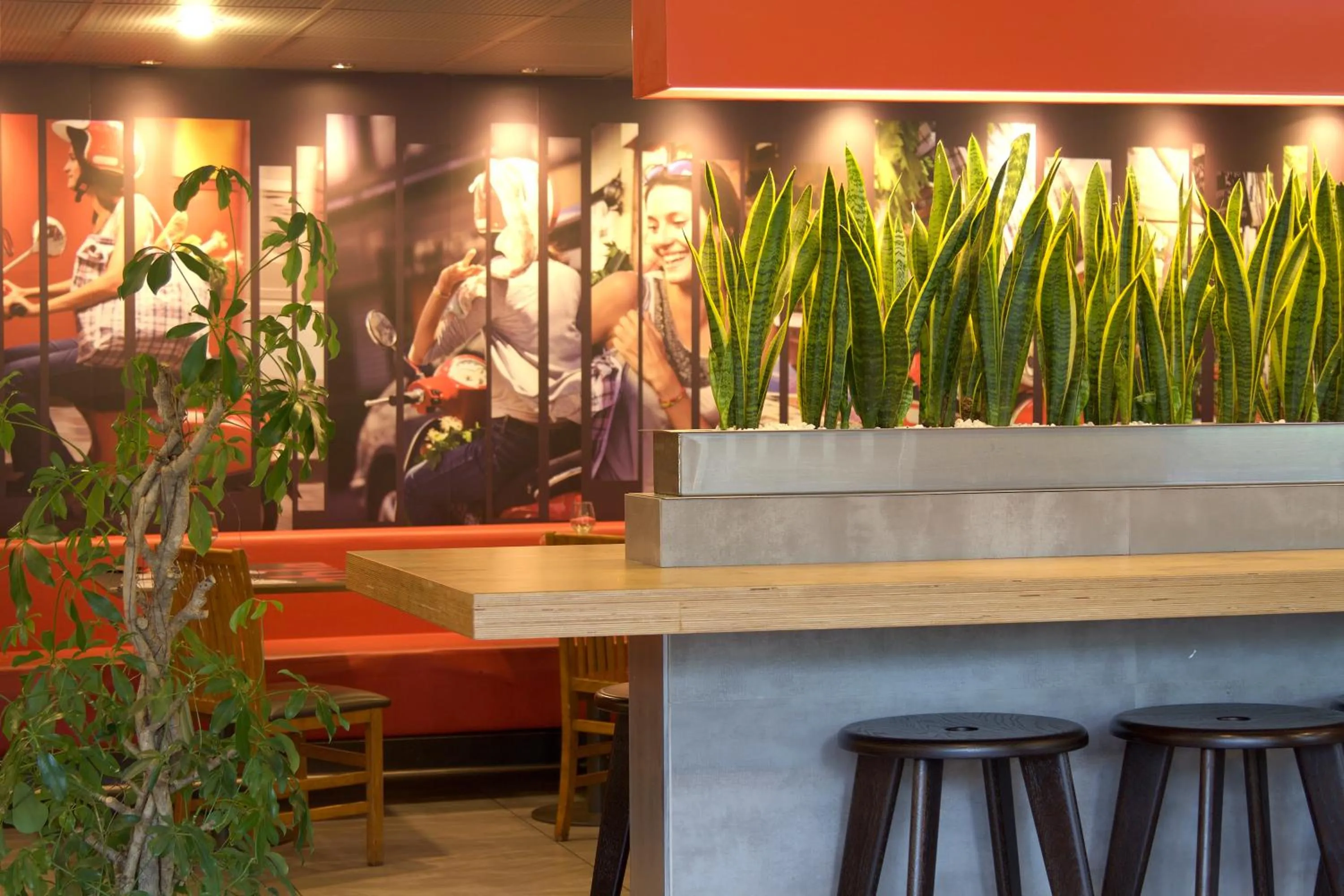 Restaurant/places to eat in ibis Paris Porte d'Italie