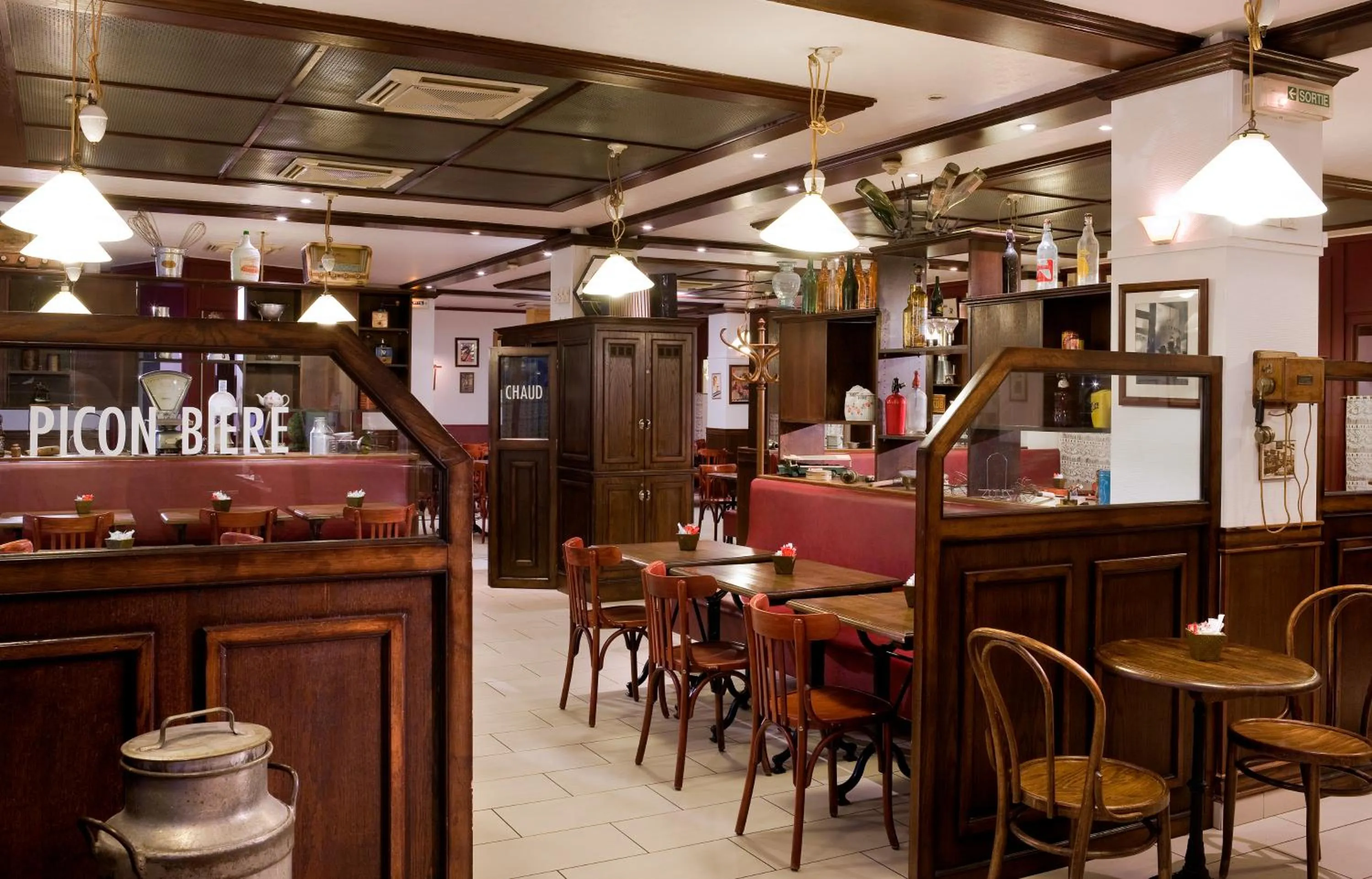 Restaurant/Places to Eat in ibis Paris Porte de Bagnolet