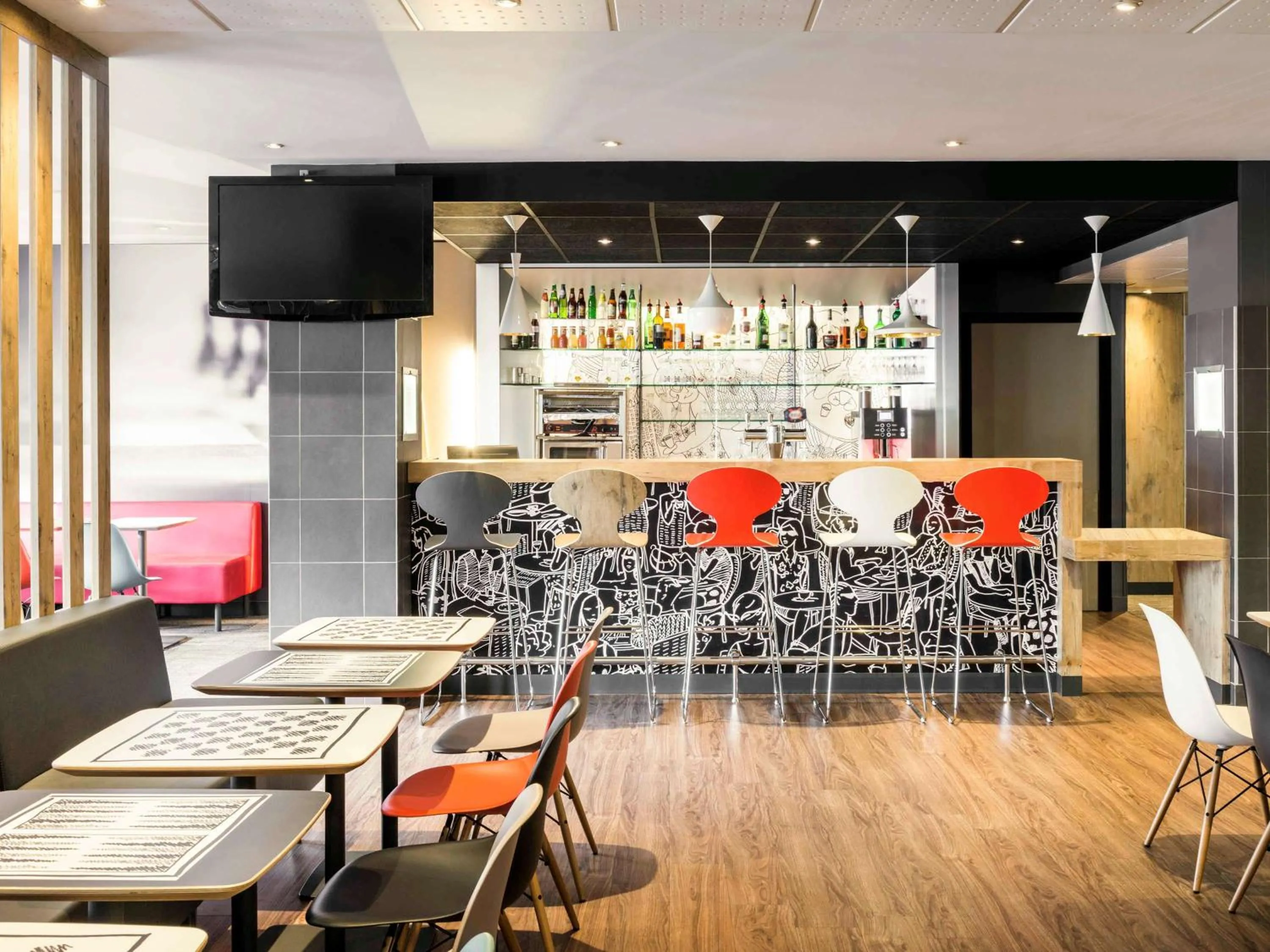 Property building, Restaurant/Places to Eat in ibis Paris Porte de Bagnolet