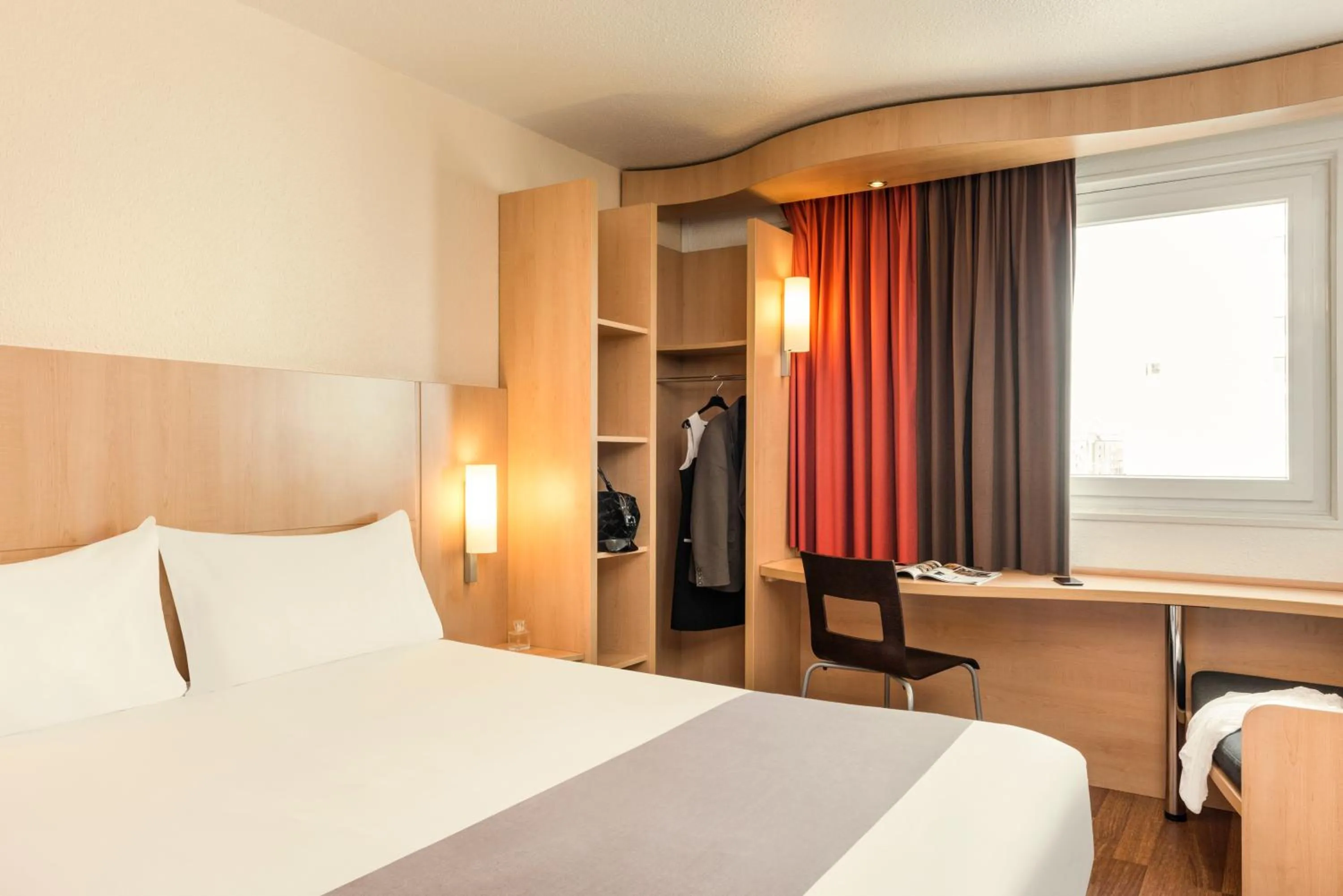 Bed in ibis Paris Porte de Bagnolet
