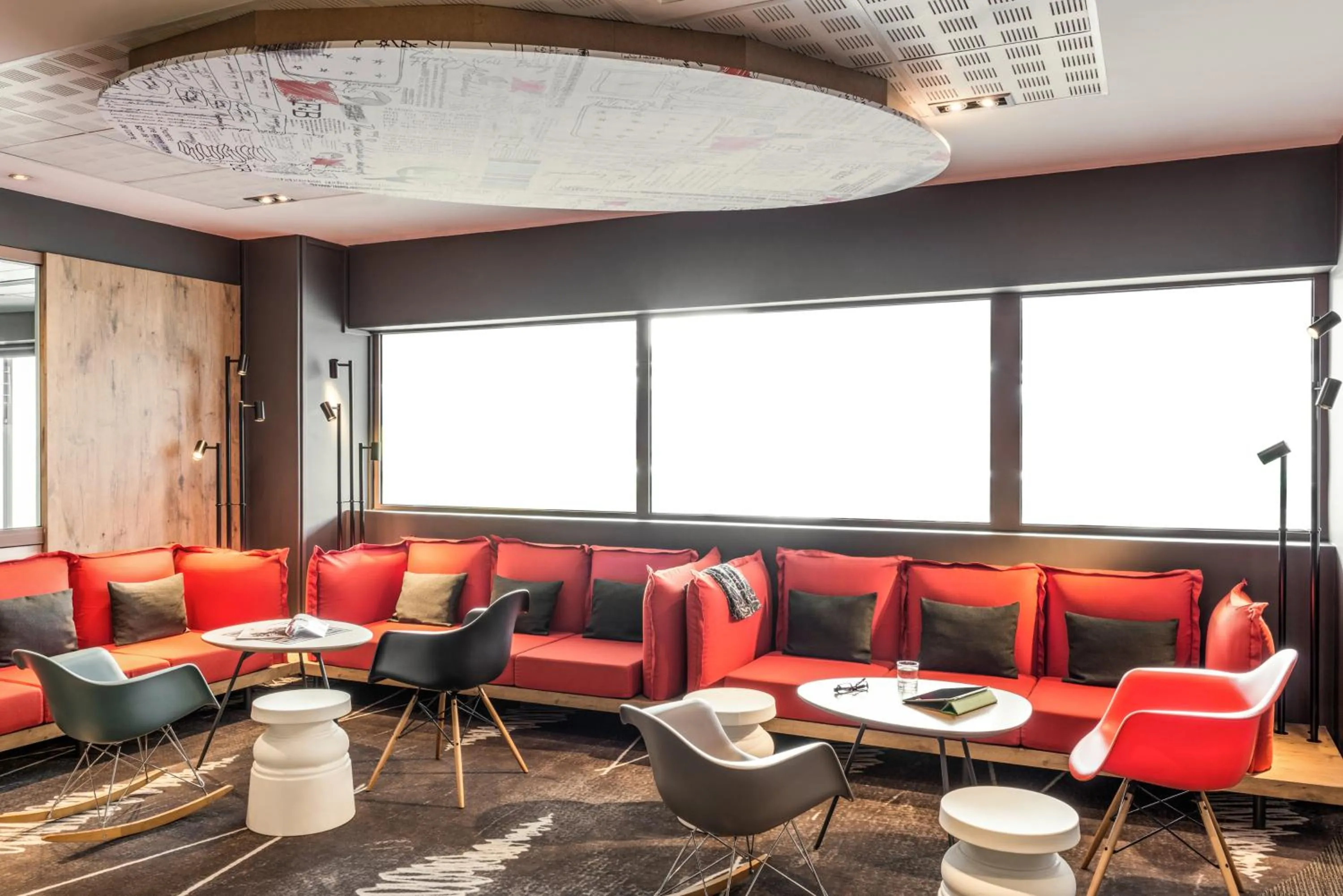 Lounge or bar in ibis Paris Porte de Bagnolet