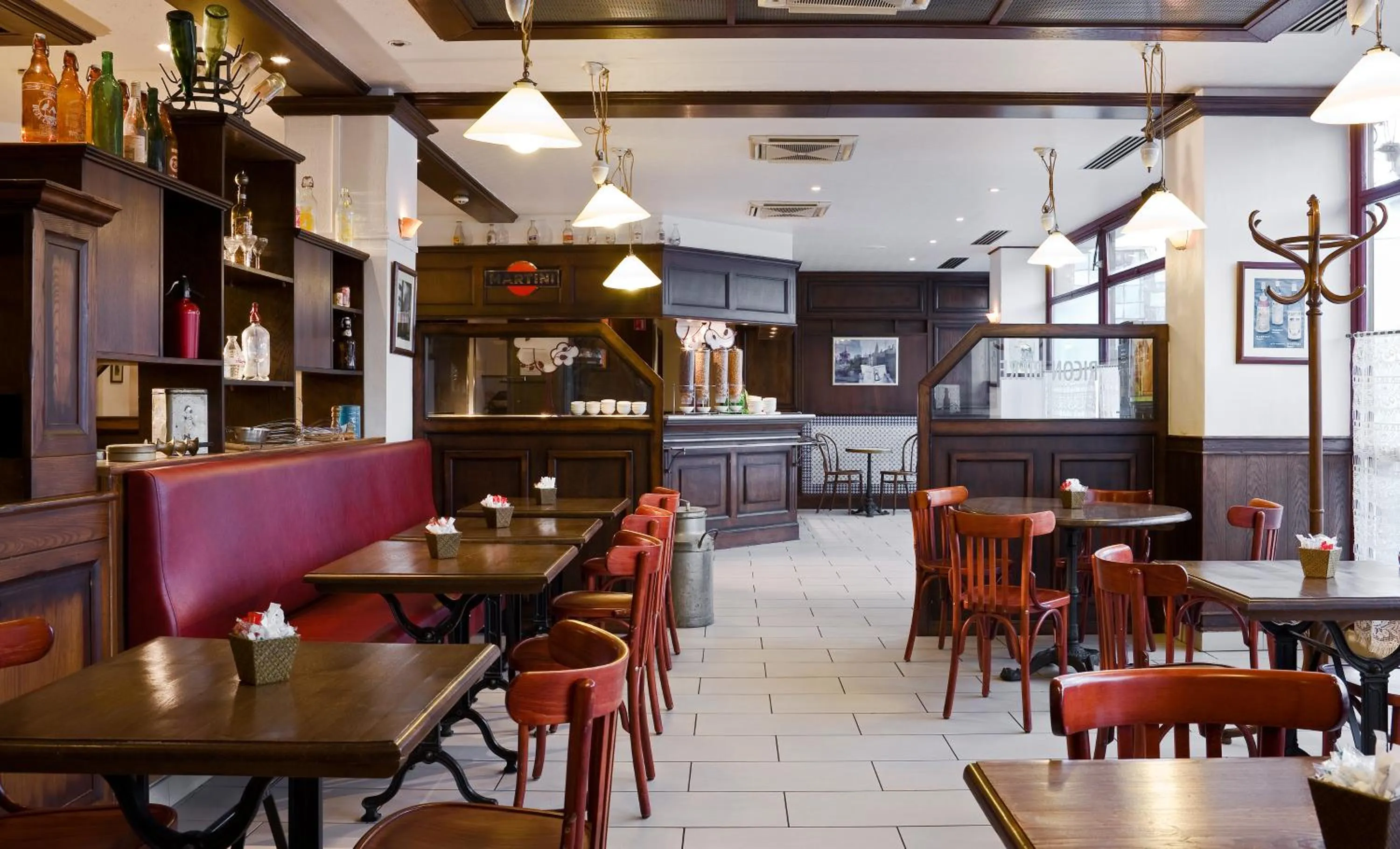 Restaurant/Places to Eat in ibis Paris Porte de Bagnolet