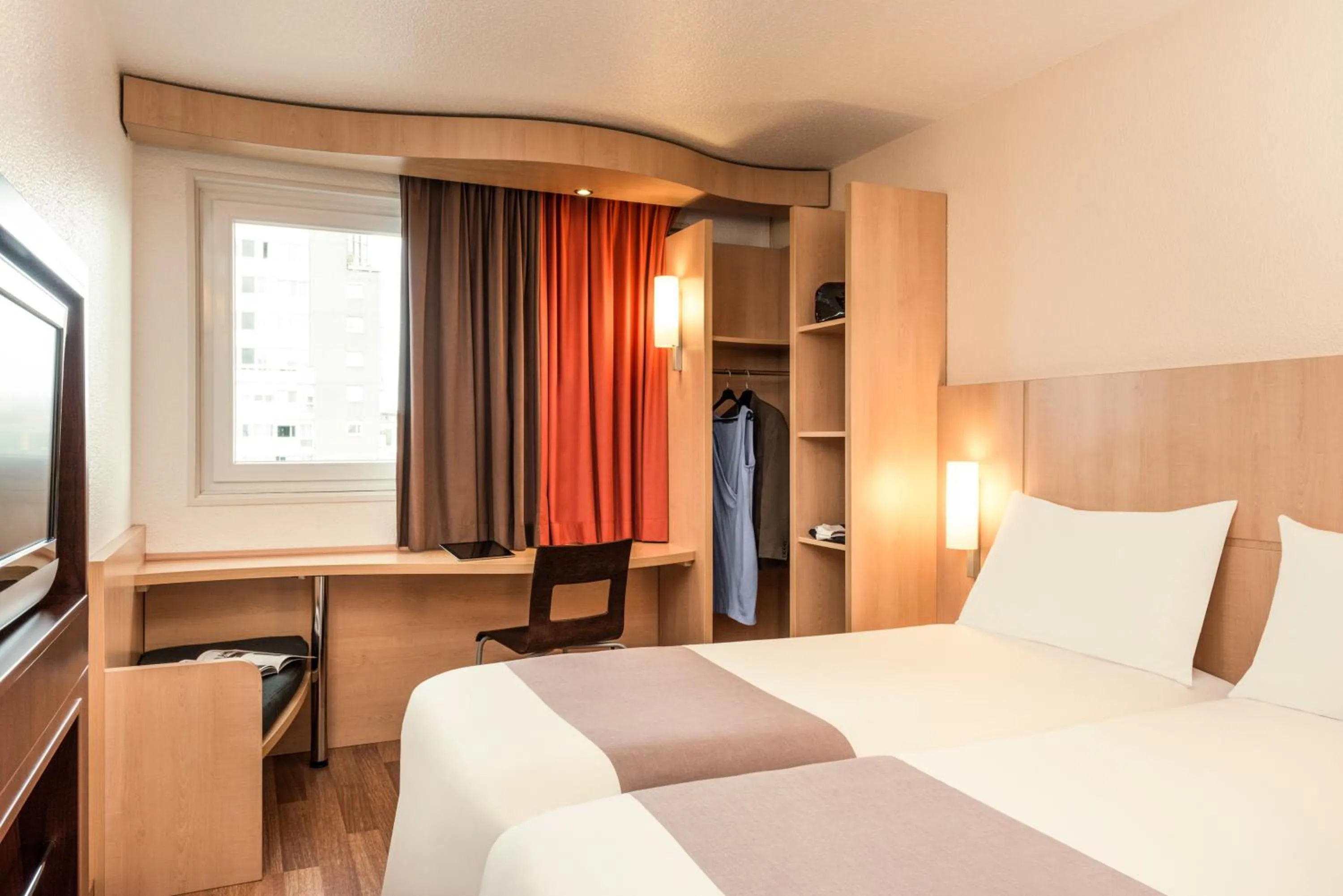 Bed in ibis Paris Porte de Bagnolet