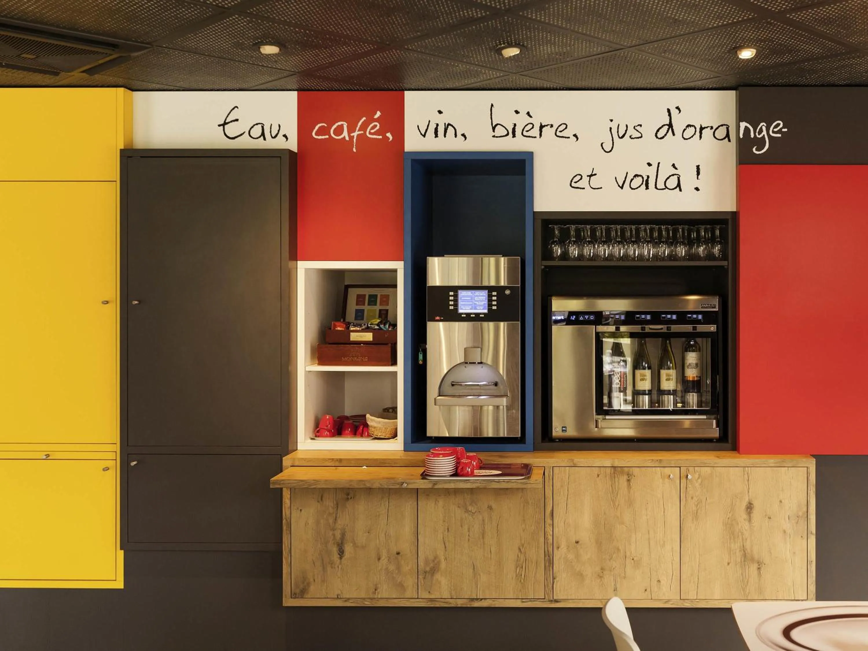 Restaurant/places to eat in Ibis Évry-Courcouronnes