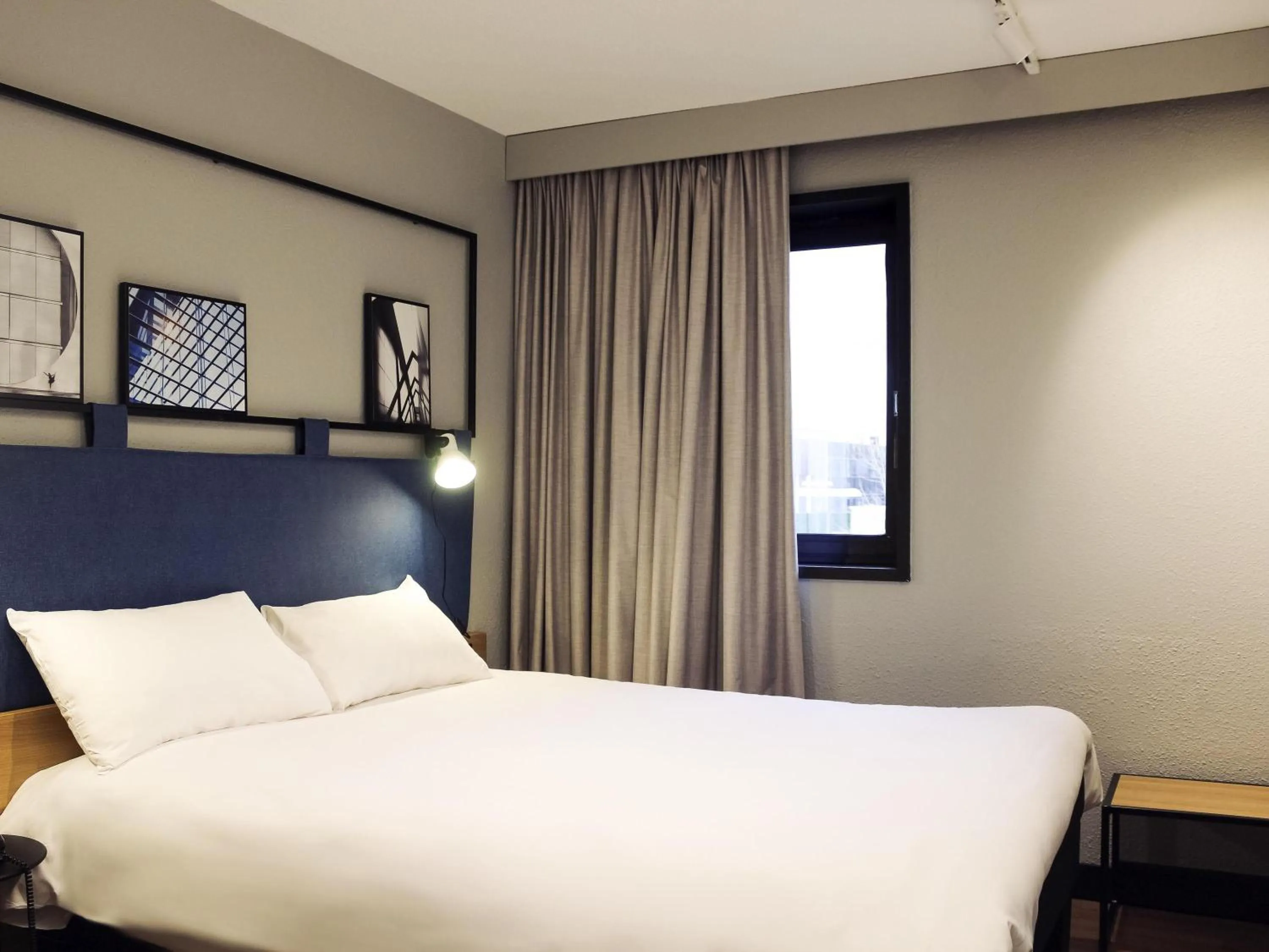 Bedroom, Bed in Ibis Évry-Courcouronnes