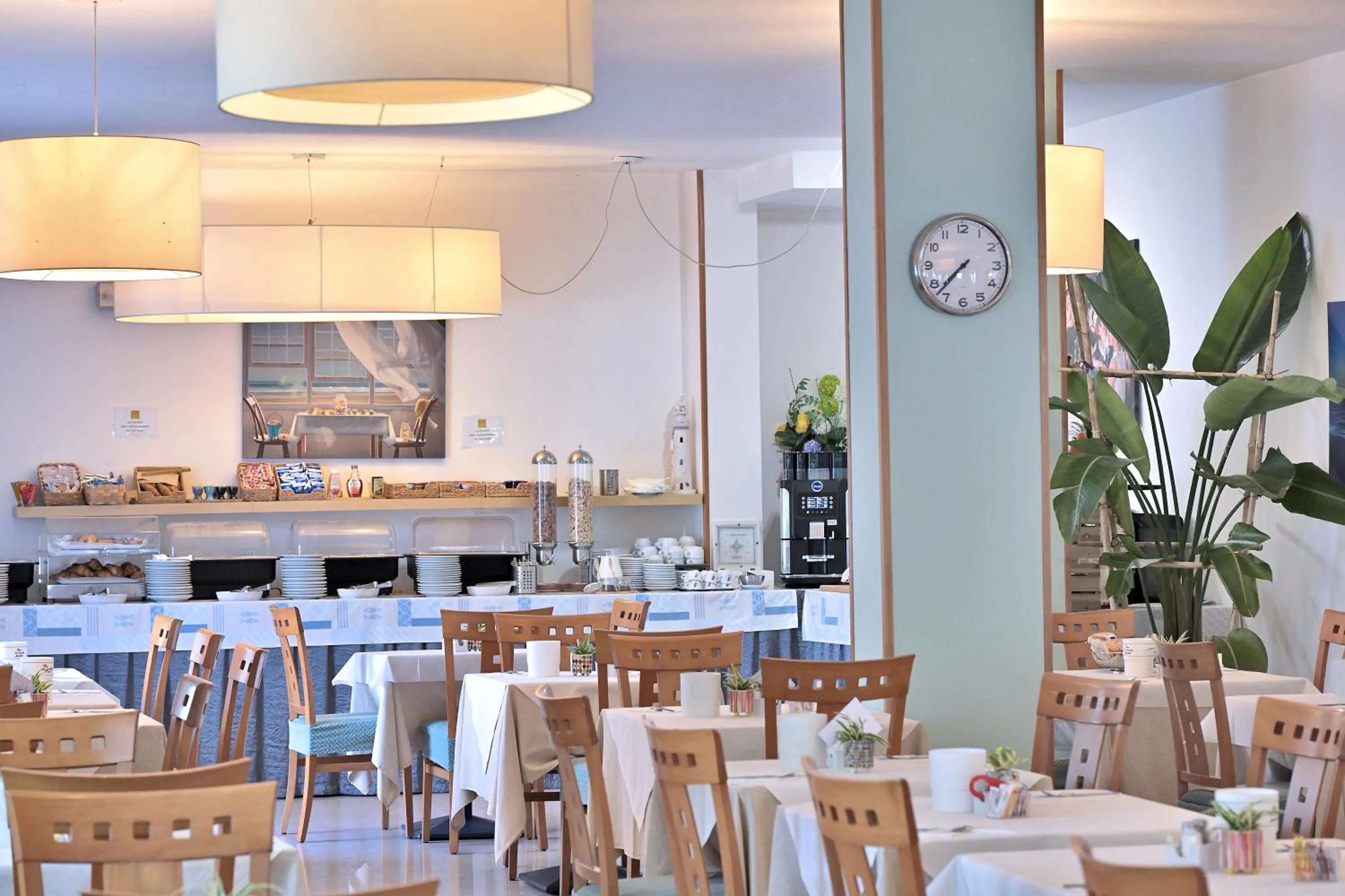 Restaurant/places to eat in Hotel Itta