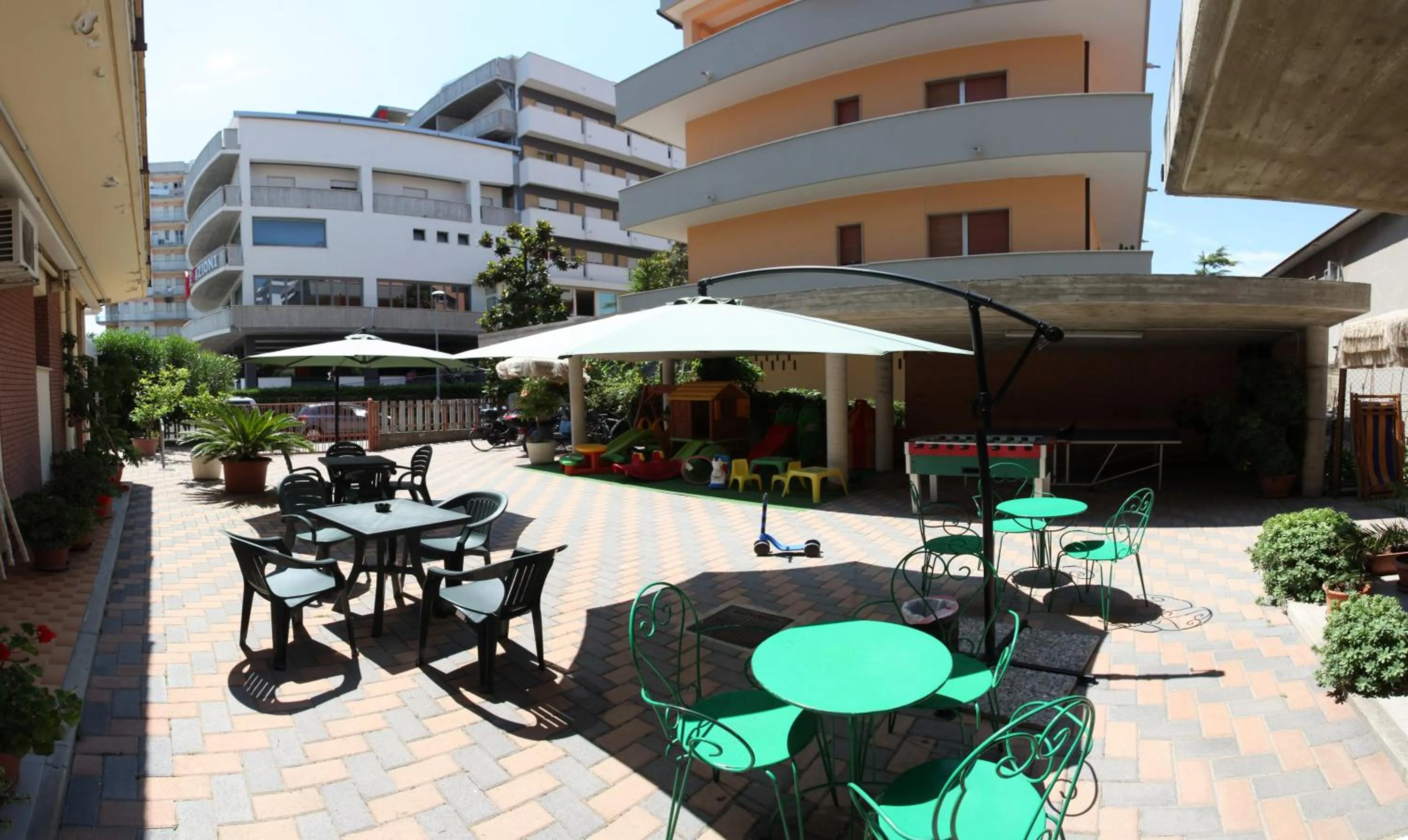 Patio in Hotel Nel Pineto