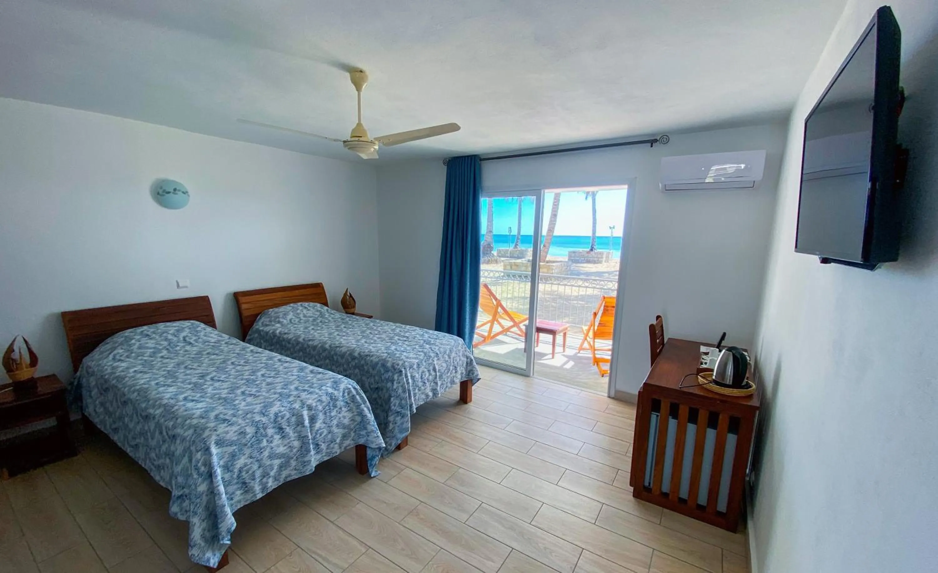 Photo of the whole room, Bed in Orangea Beach Resort